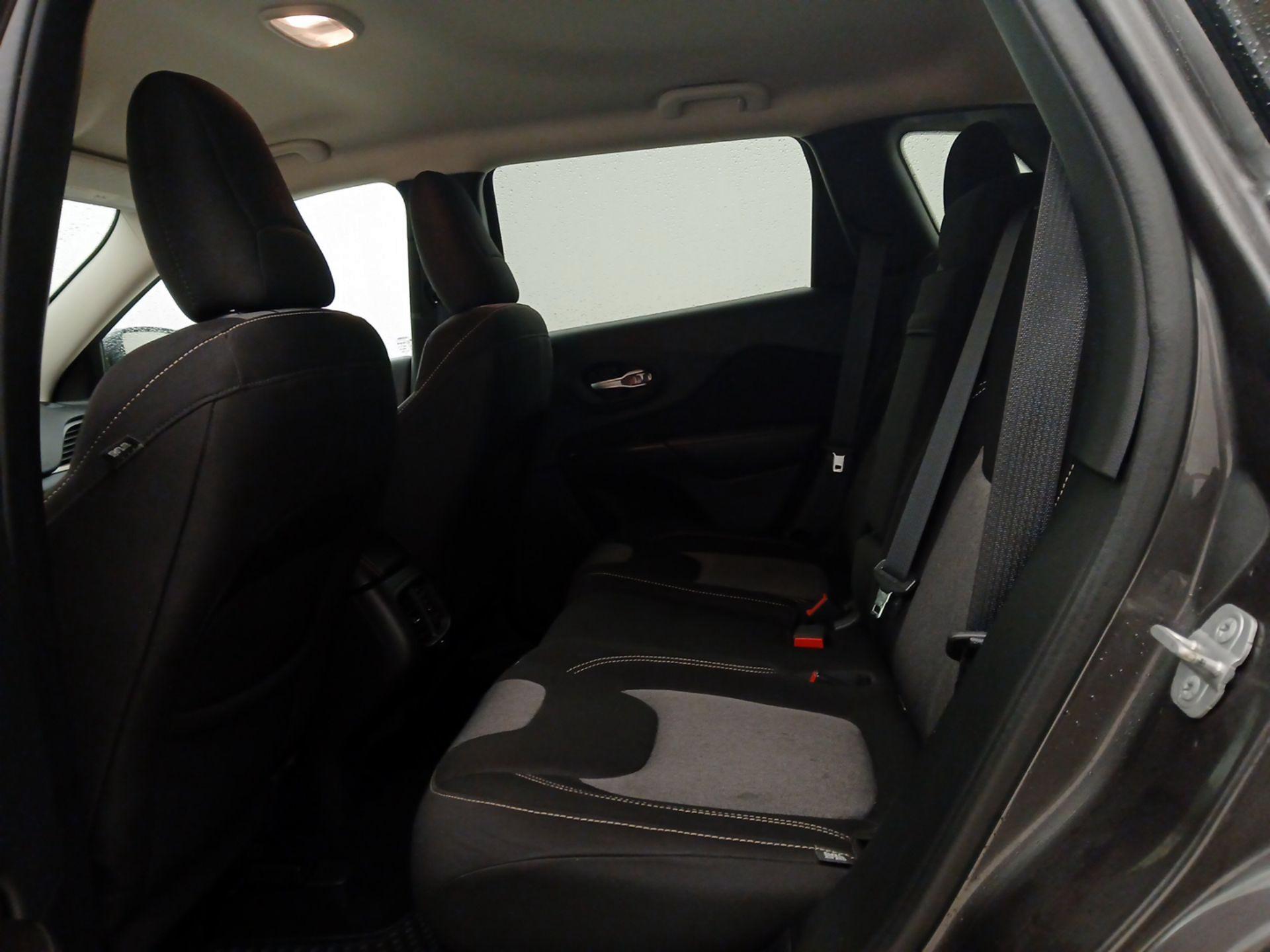 Thumbnail: 2014 Jeep Cherokee - 19