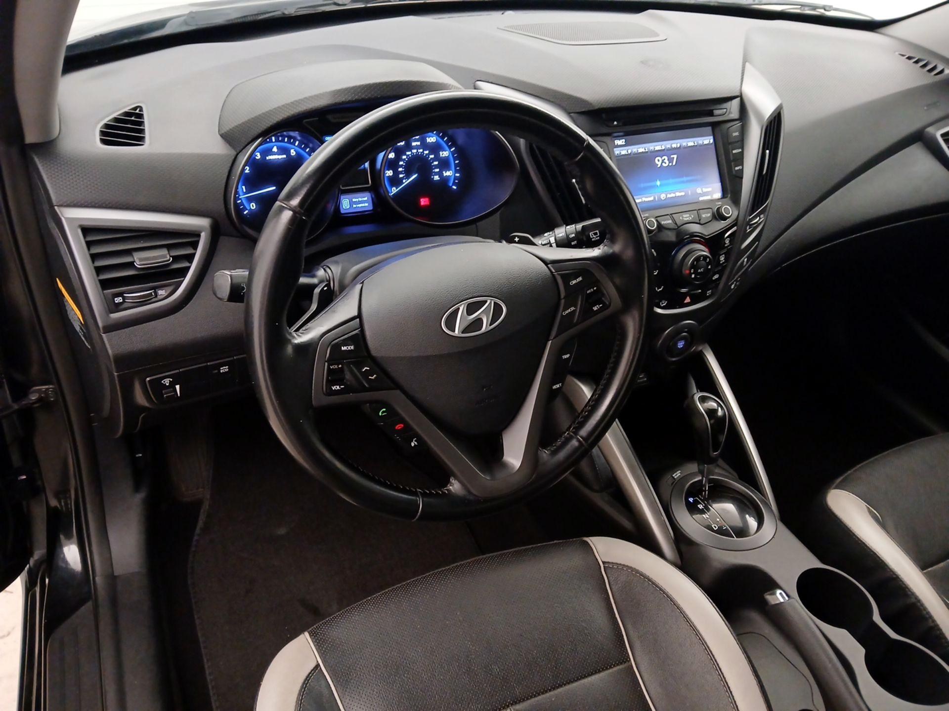 Thumbnail: 2015 Hyundai Veloster - 9