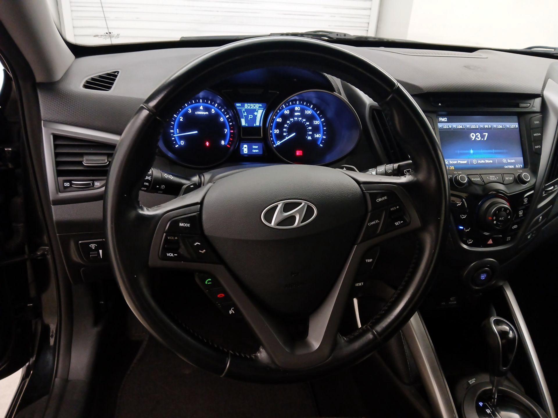 Thumbnail: 2015 Hyundai Veloster - 10