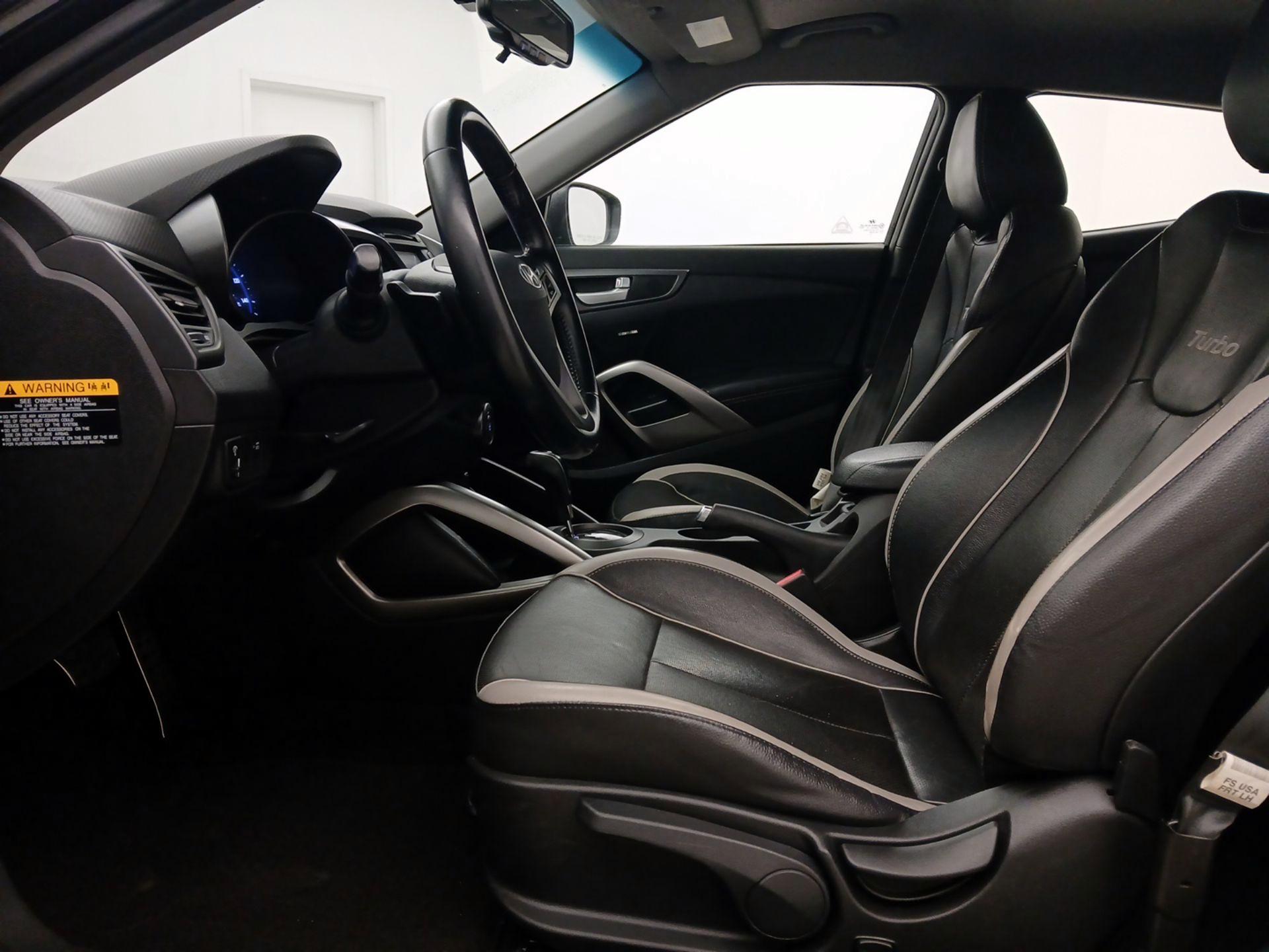 Thumbnail: 2015 Hyundai Veloster - 11