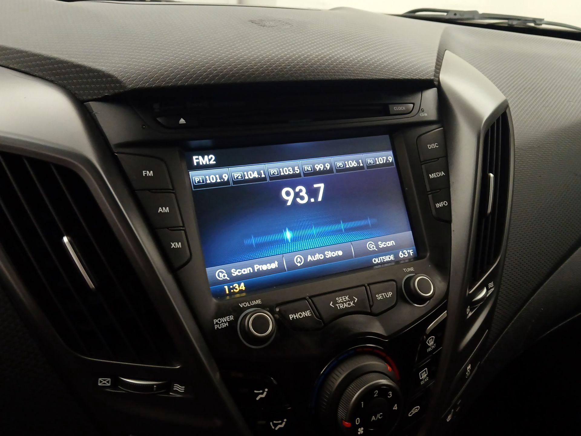 Thumbnail: 2015 Hyundai Veloster - 15