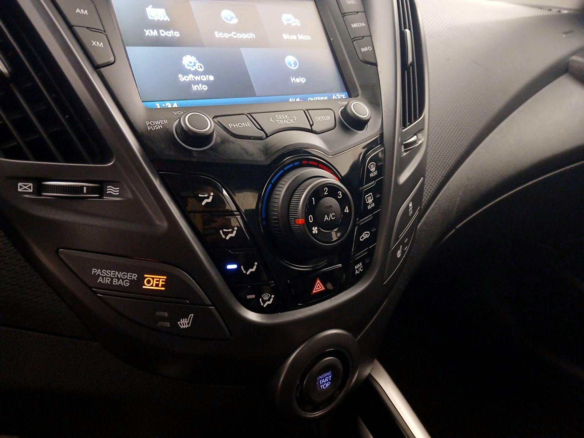 Thumbnail: 2015 Hyundai Veloster - 16