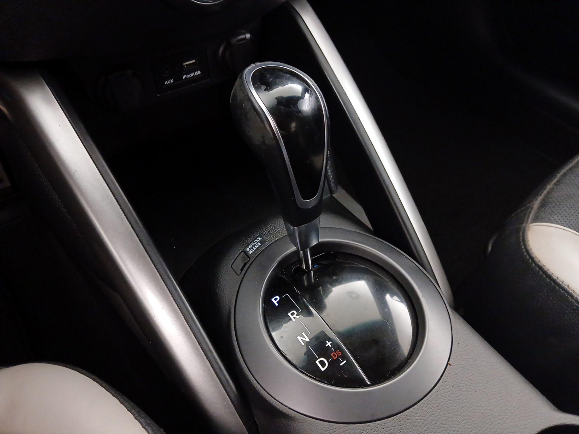 Thumbnail: 2015 Hyundai Veloster - 17