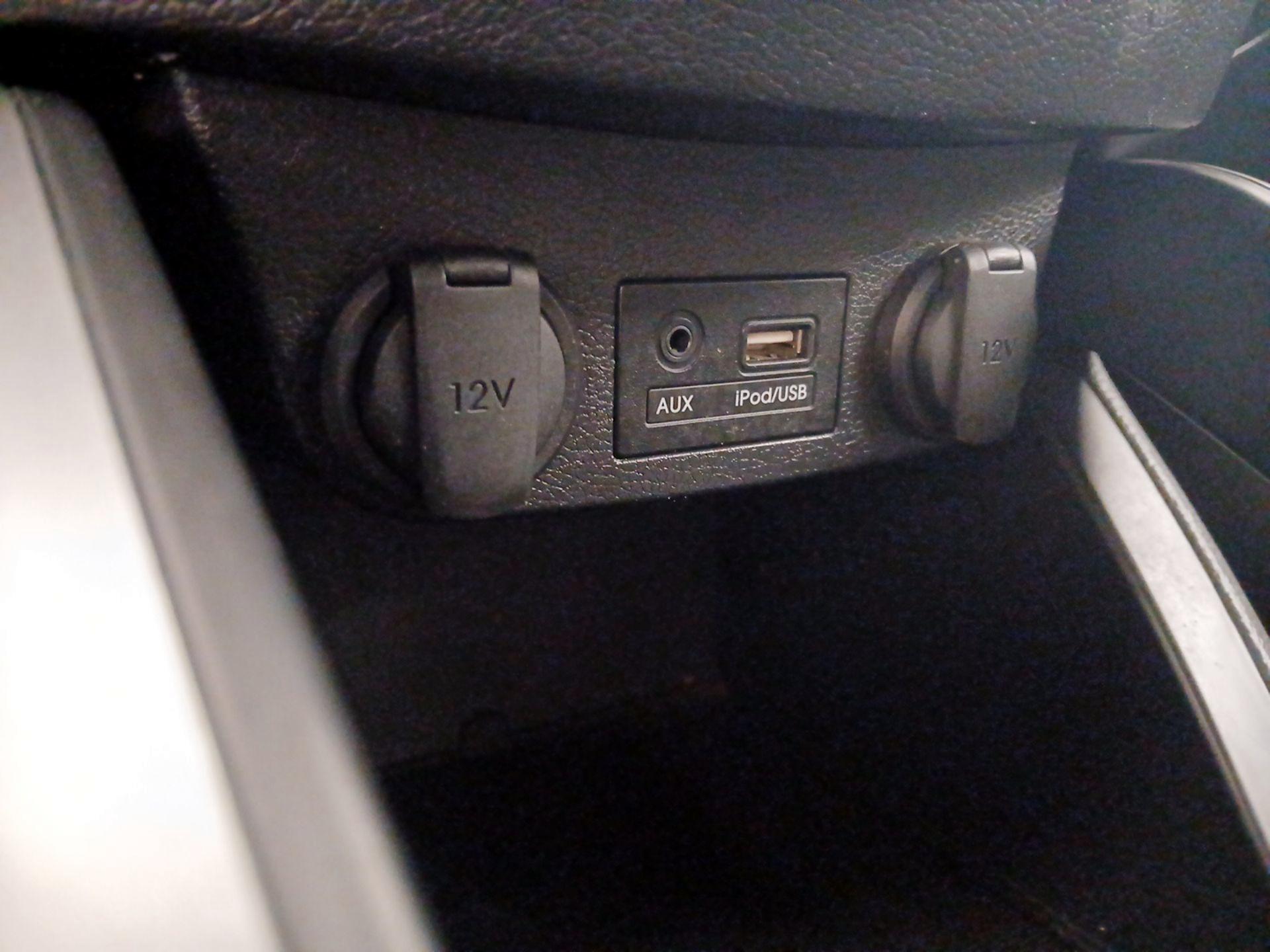 Thumbnail: 2015 Hyundai Veloster - 18