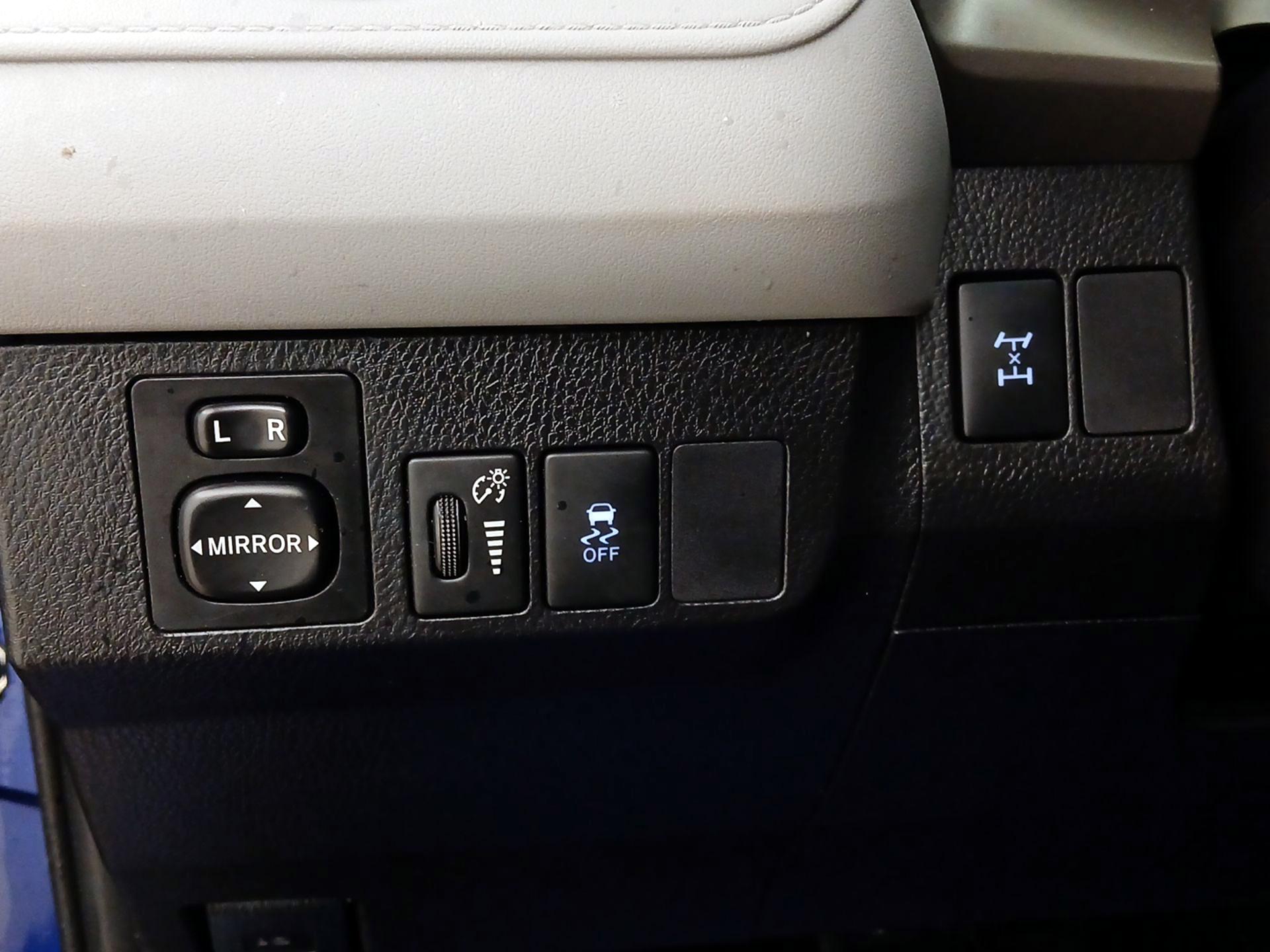 Thumbnail: 2014 Toyota RAV4 - 13