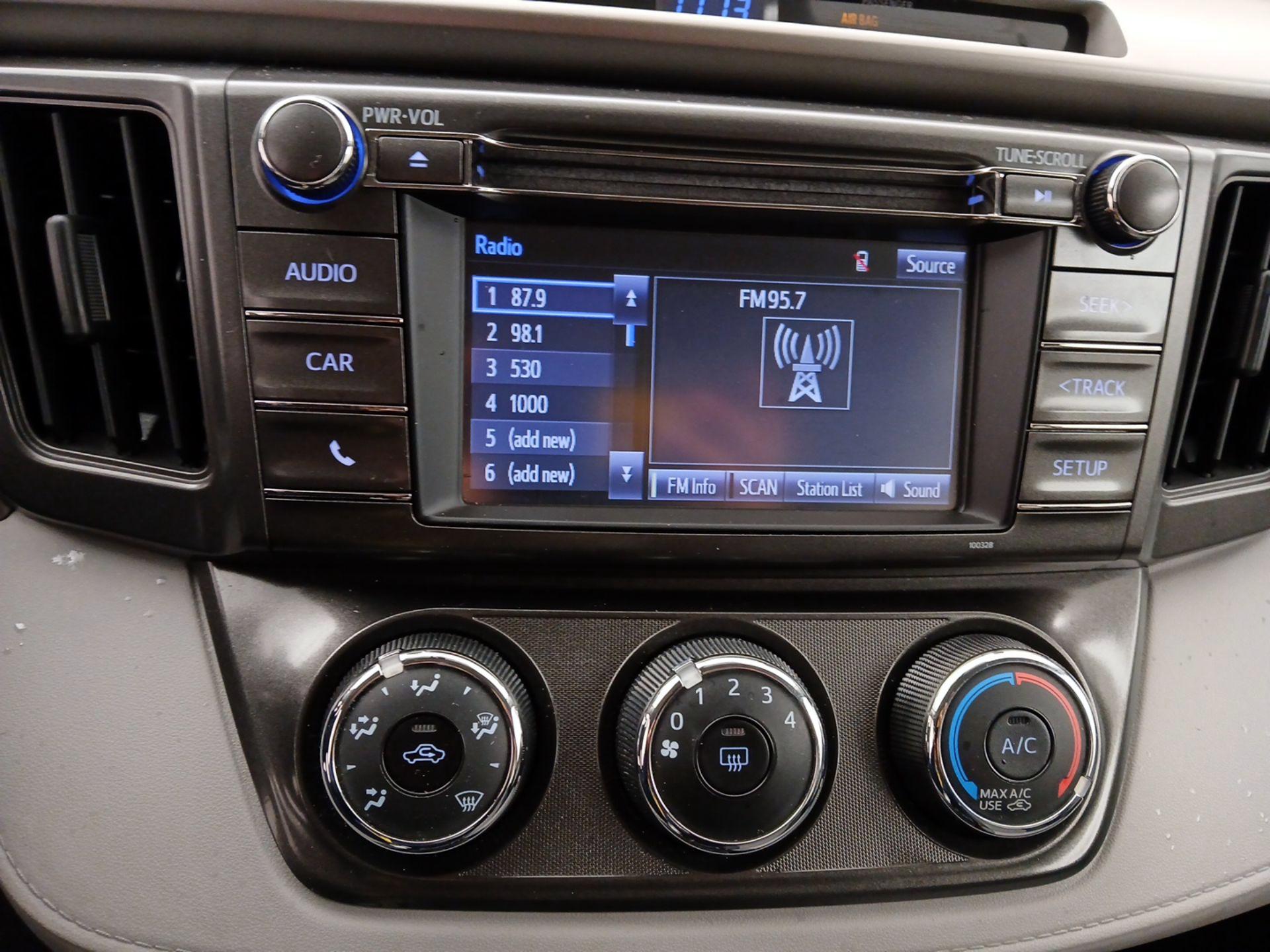 Thumbnail: 2014 Toyota RAV4 - 15