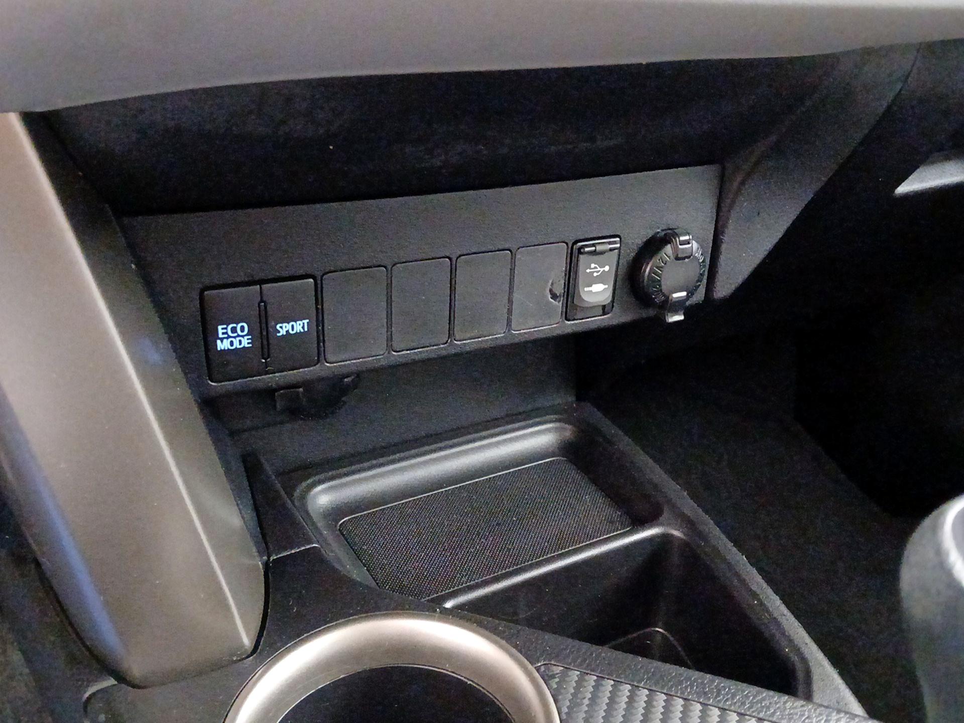 Thumbnail: 2014 Toyota RAV4 - 18