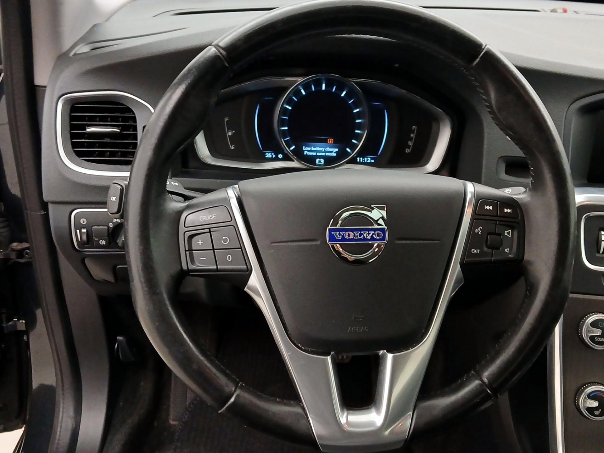 Thumbnail: 2016 Volvo S60 - 10