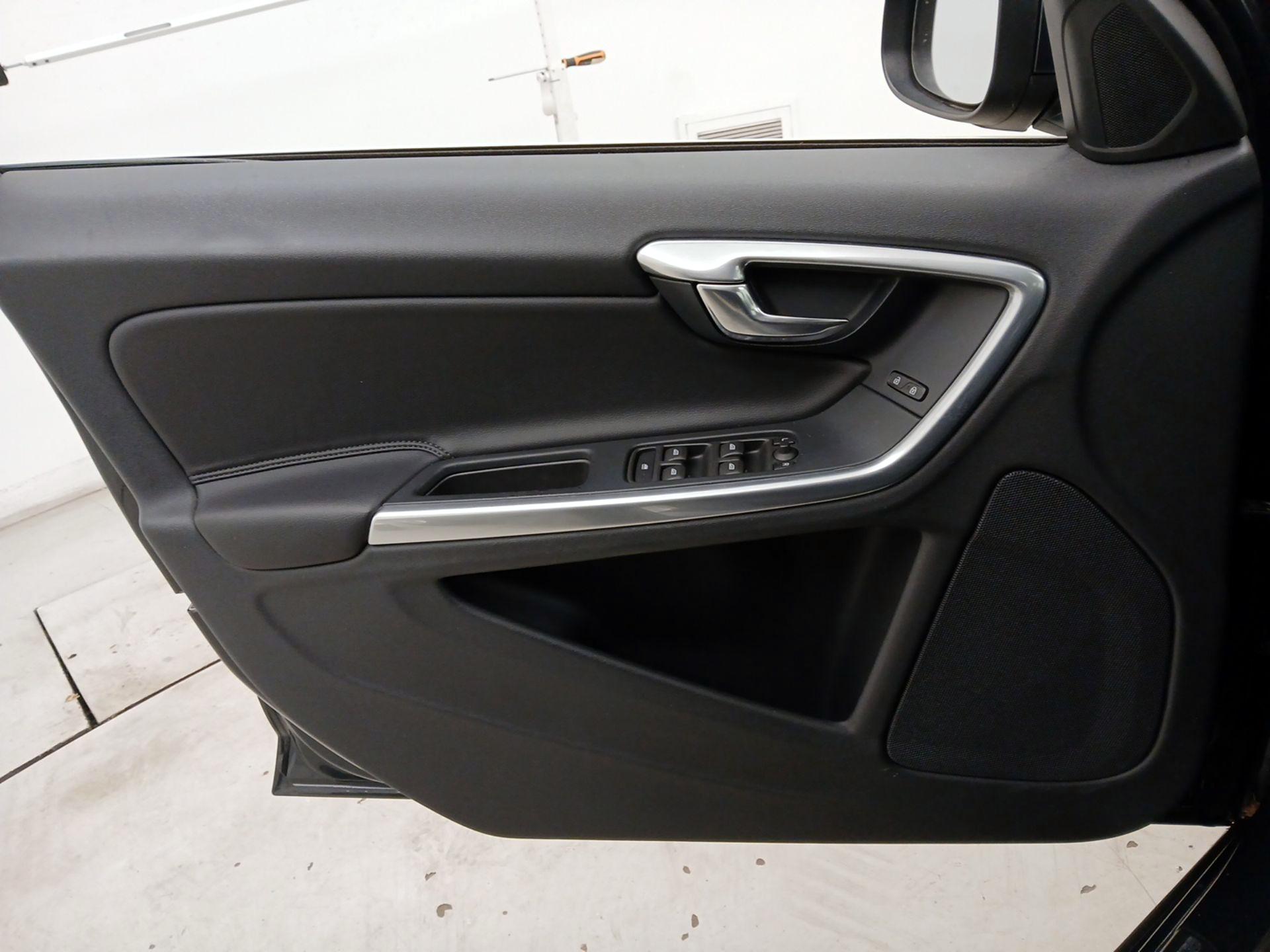 Thumbnail: 2016 Volvo S60 - 12