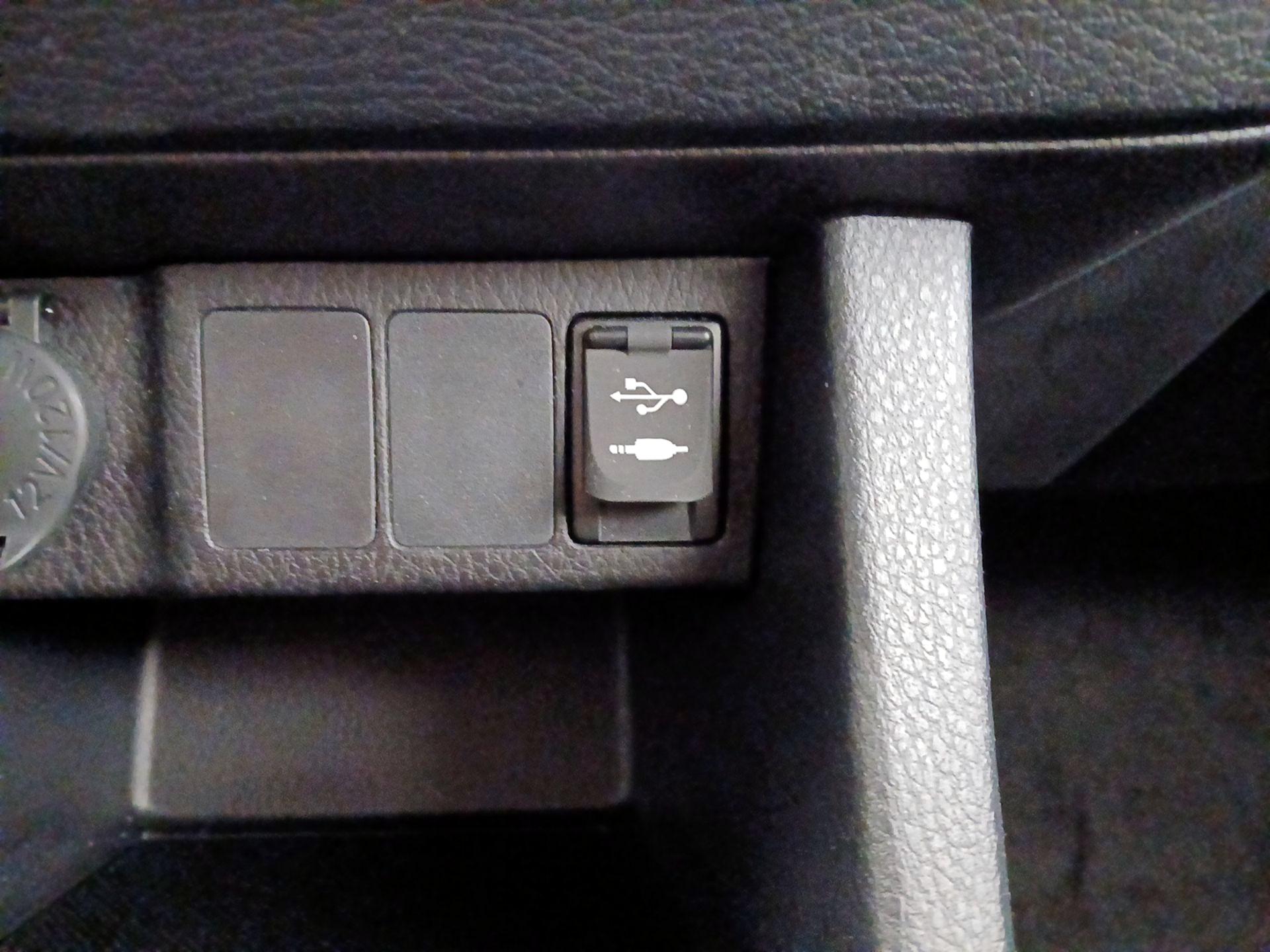 Thumbnail: 2016 Toyota Corolla - 18