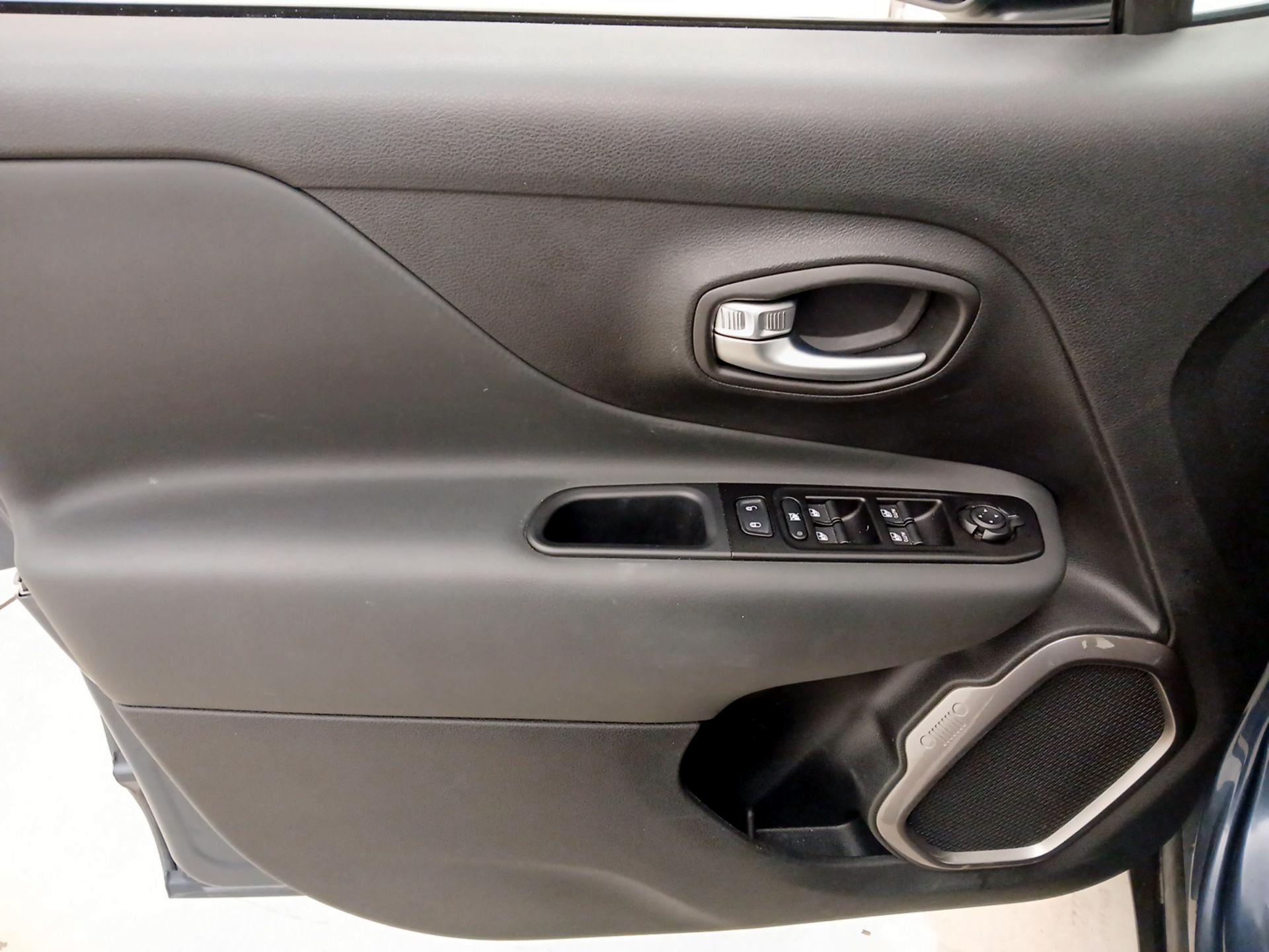 Thumbnail: 2021 Jeep Renegade - 12