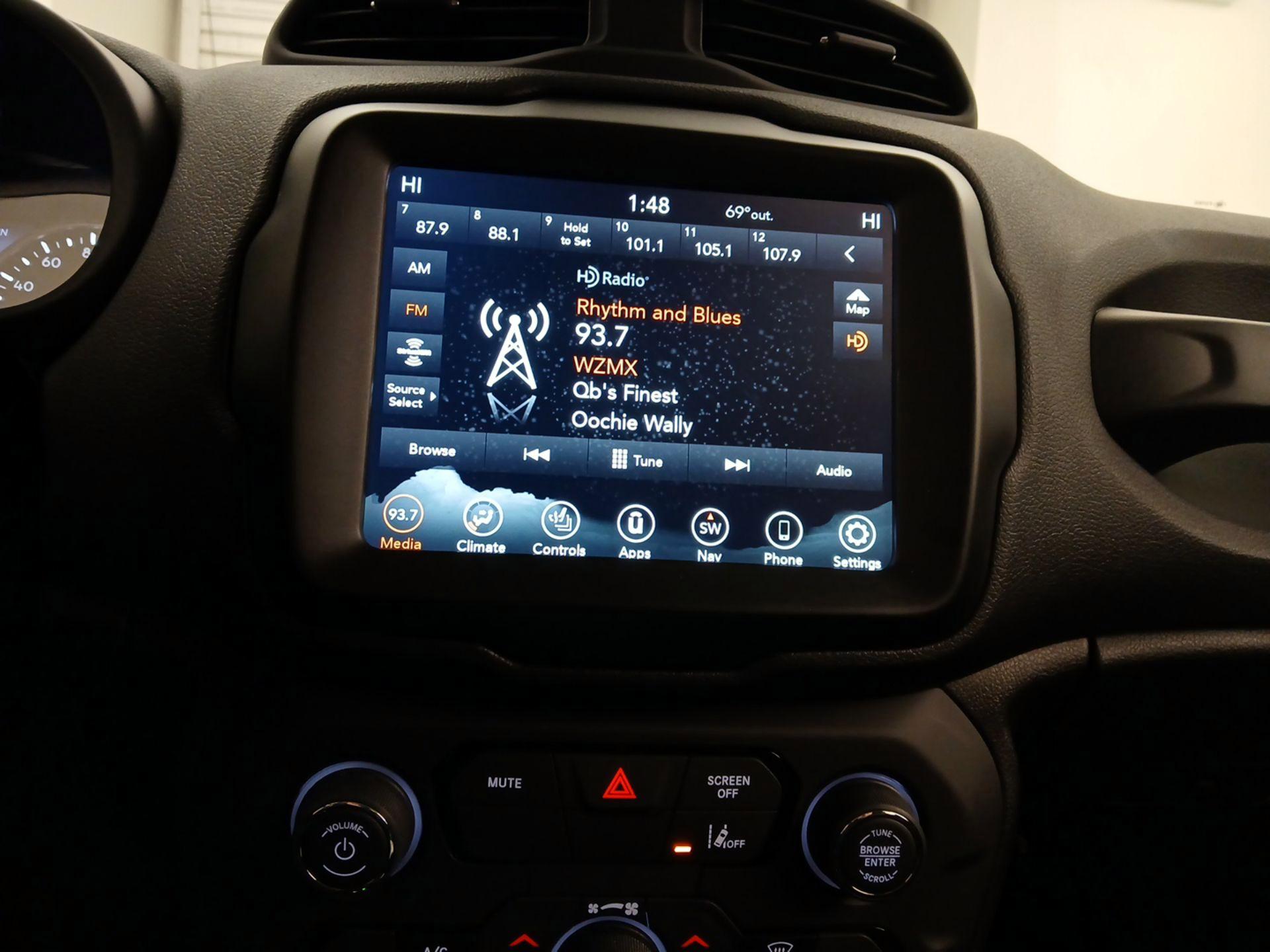 Thumbnail: 2021 Jeep Renegade - 14