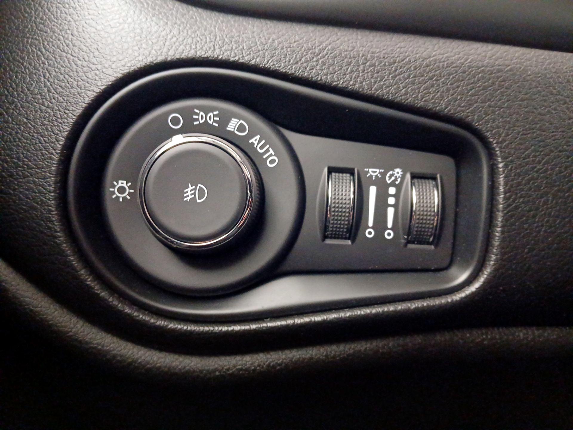 Thumbnail: 2021 Jeep Renegade - 13