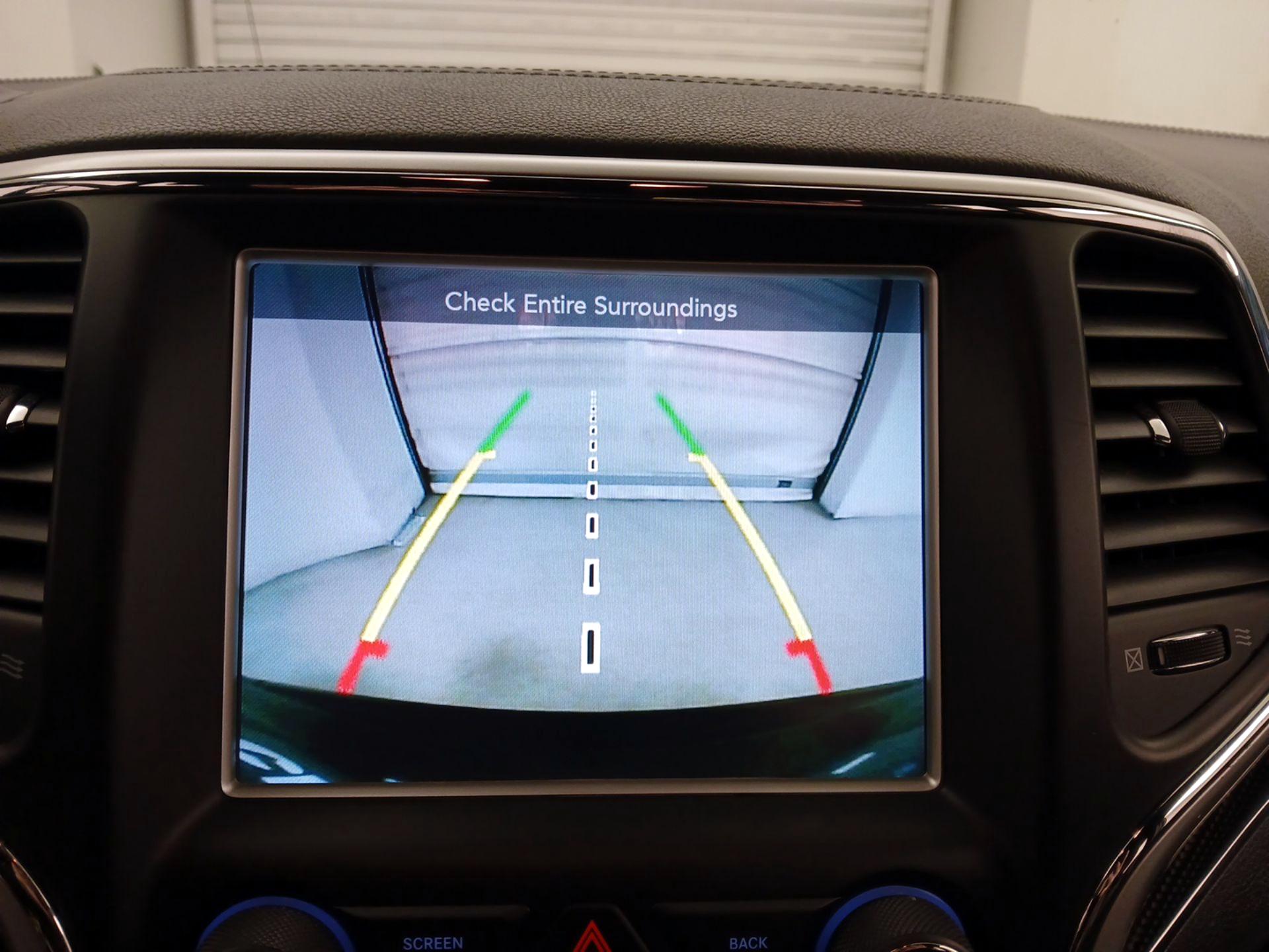 Thumbnail: 2015 Jeep Grand Cherokee - 14