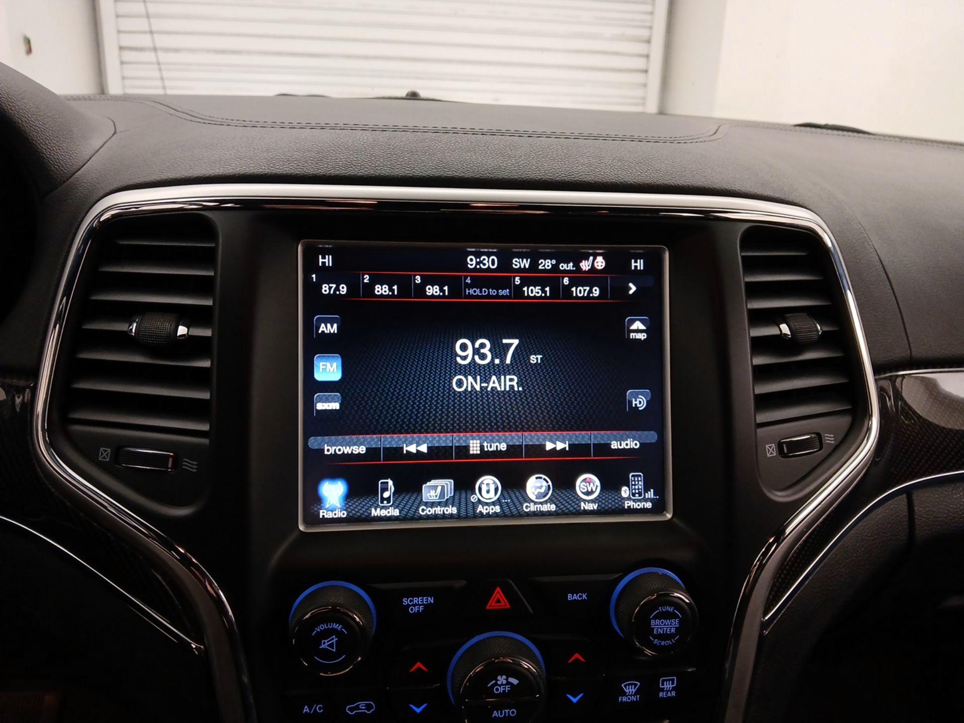 Thumbnail: 2015 Jeep Grand Cherokee - 15