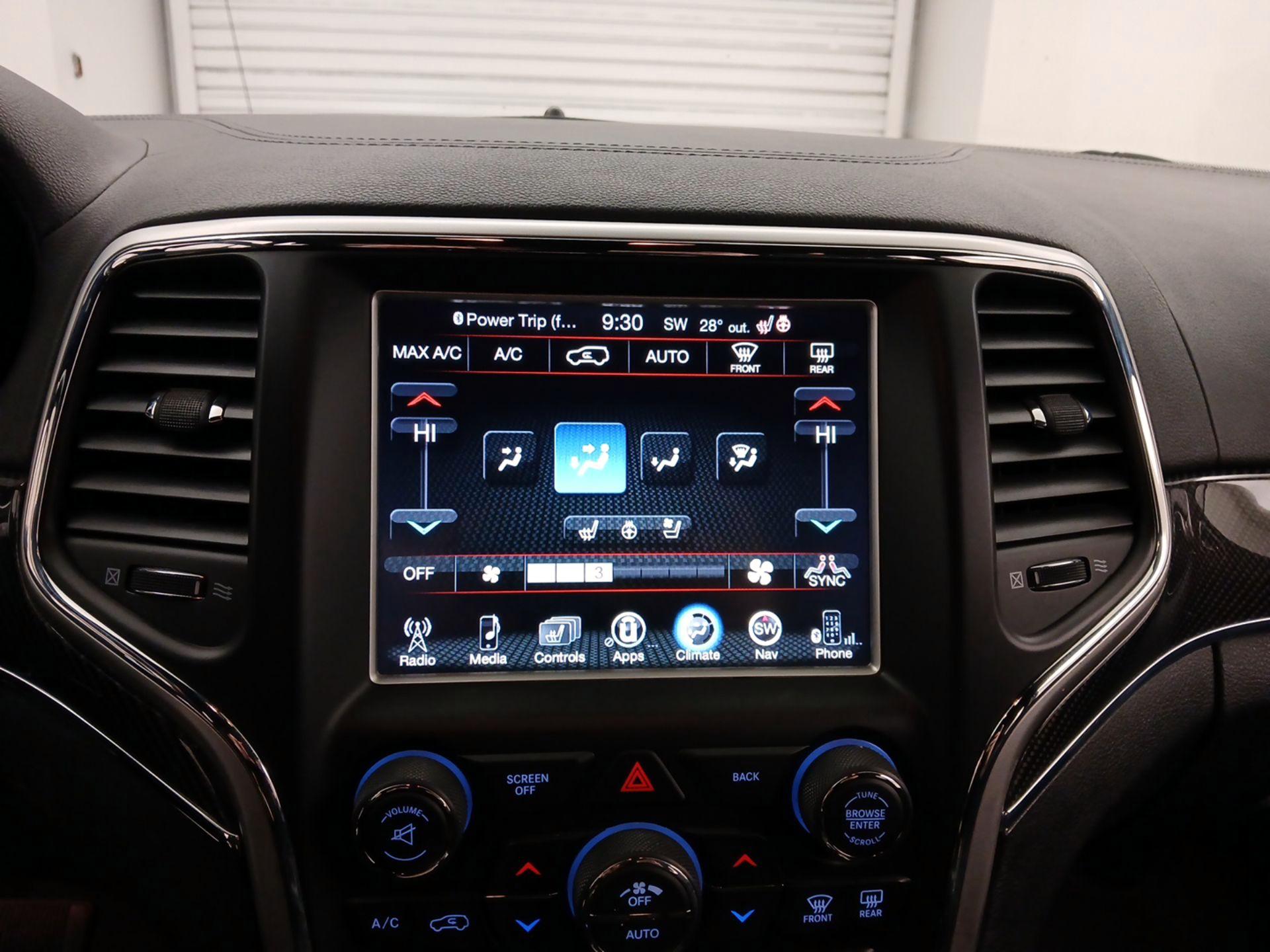 Thumbnail: 2015 Jeep Grand Cherokee - 16