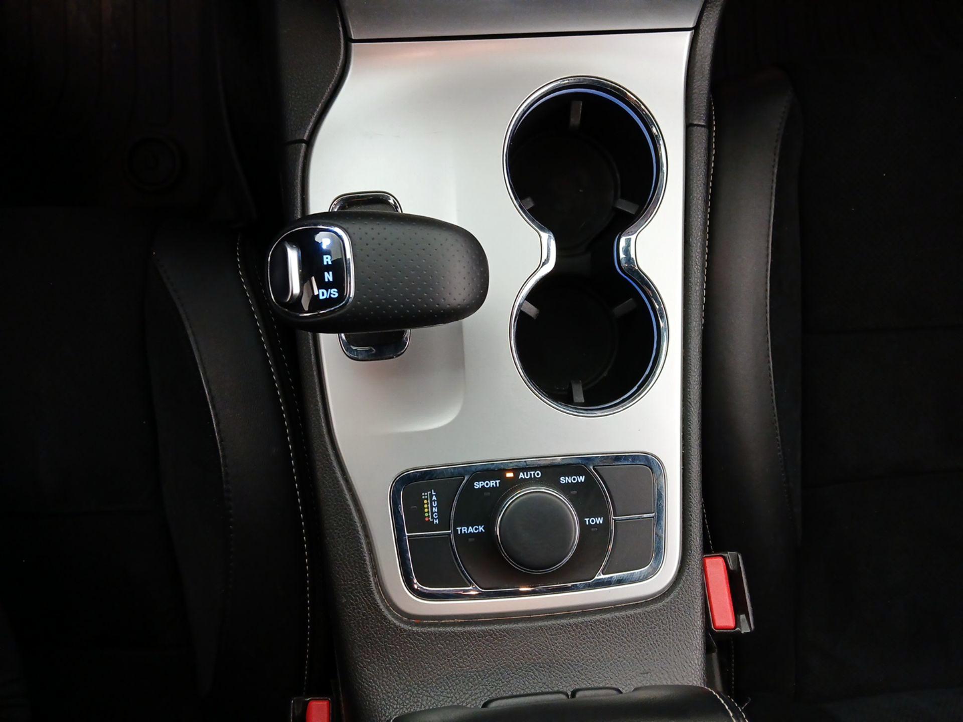 Thumbnail: 2015 Jeep Grand Cherokee - 17