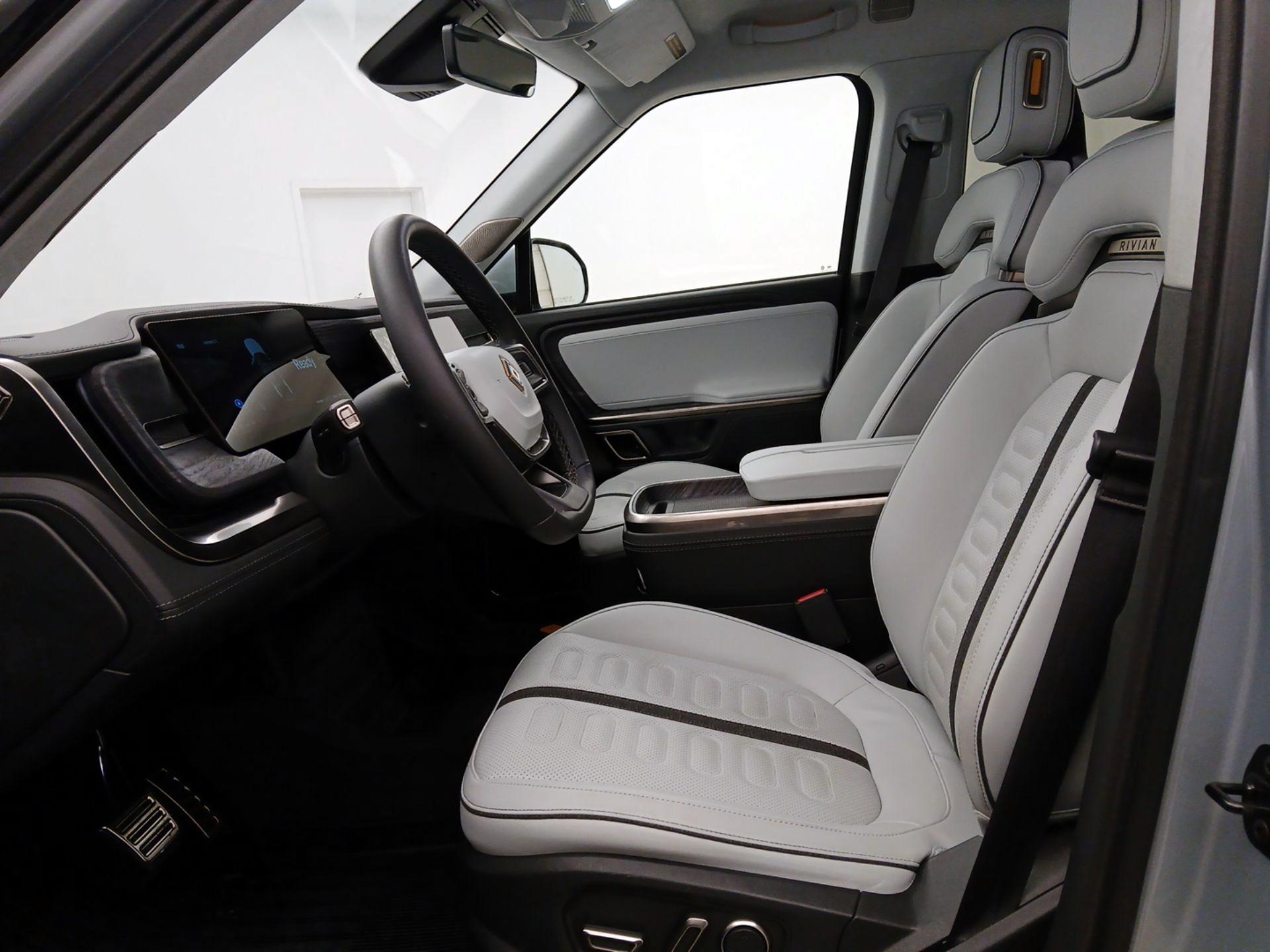 Thumbnail: 2024 Rivian R1S - 11