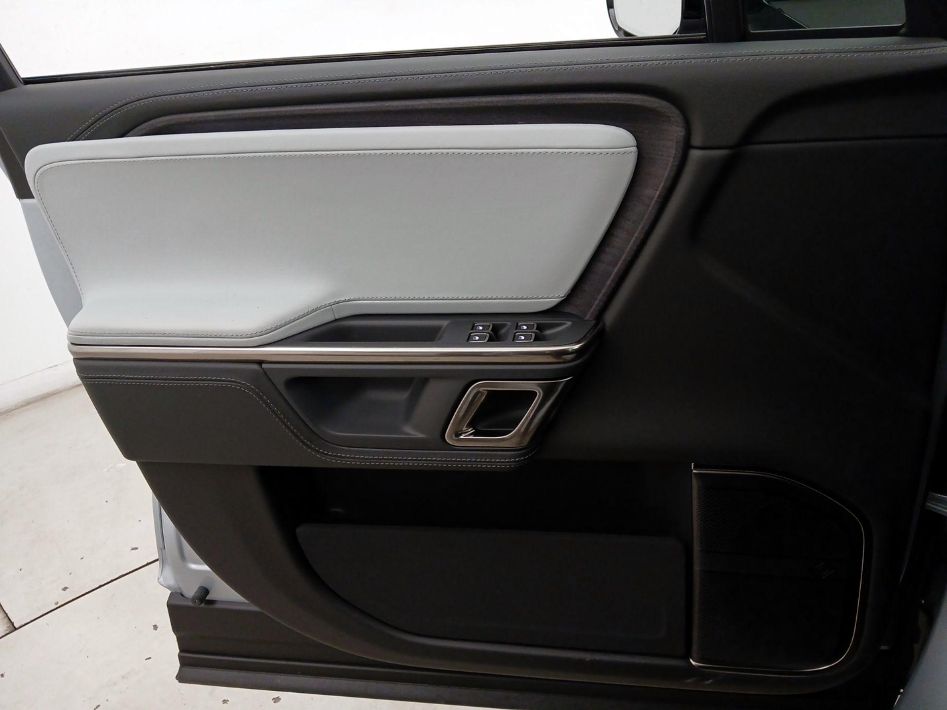 Thumbnail: 2024 Rivian R1S - 12