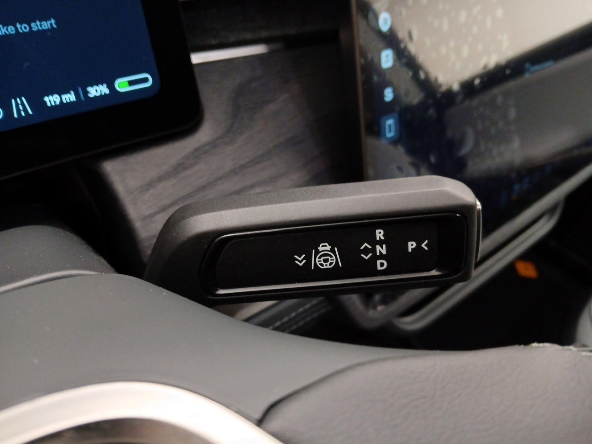 Thumbnail: 2024 Rivian R1S - 17