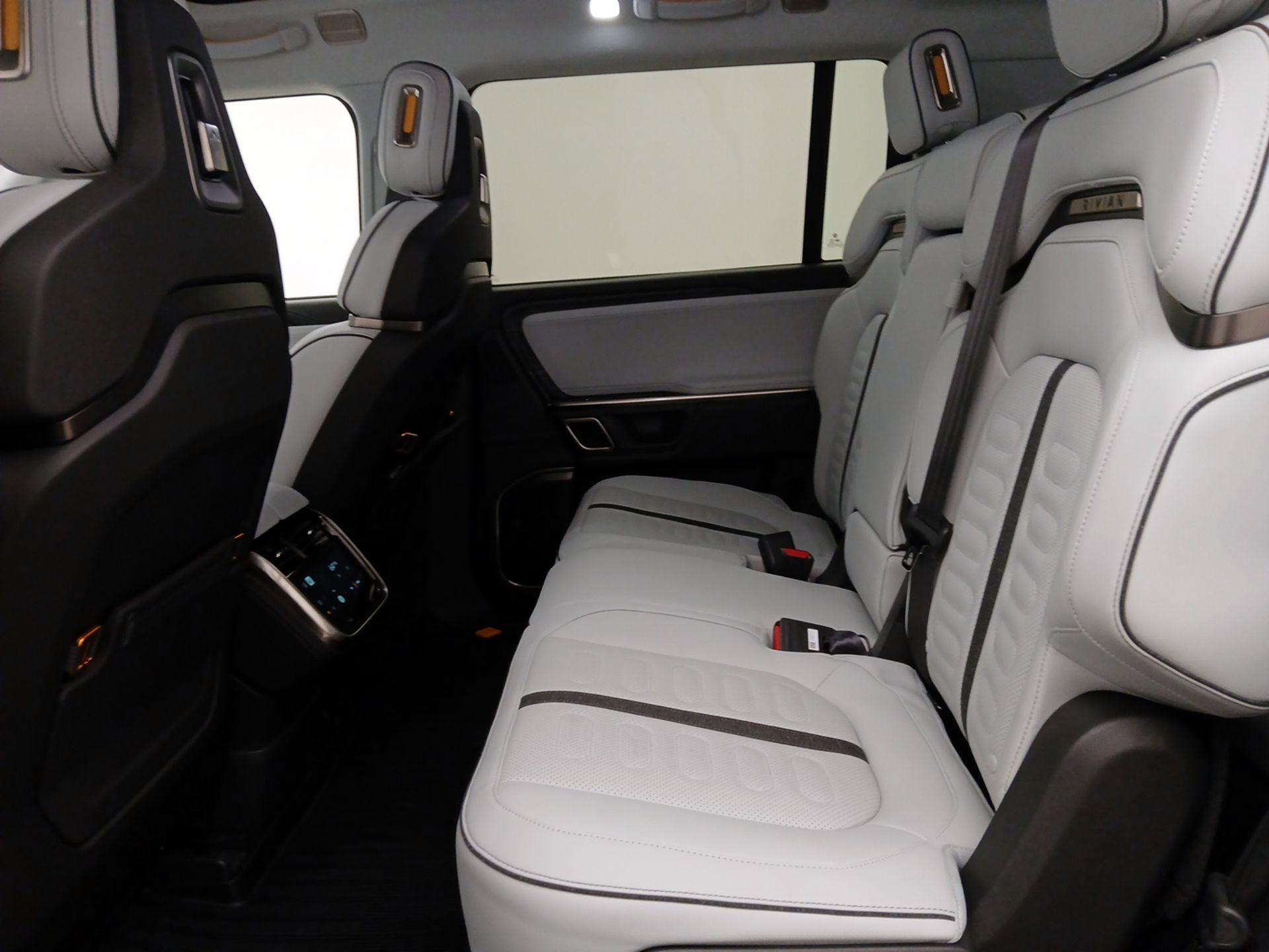 Thumbnail: 2024 Rivian R1S - 20