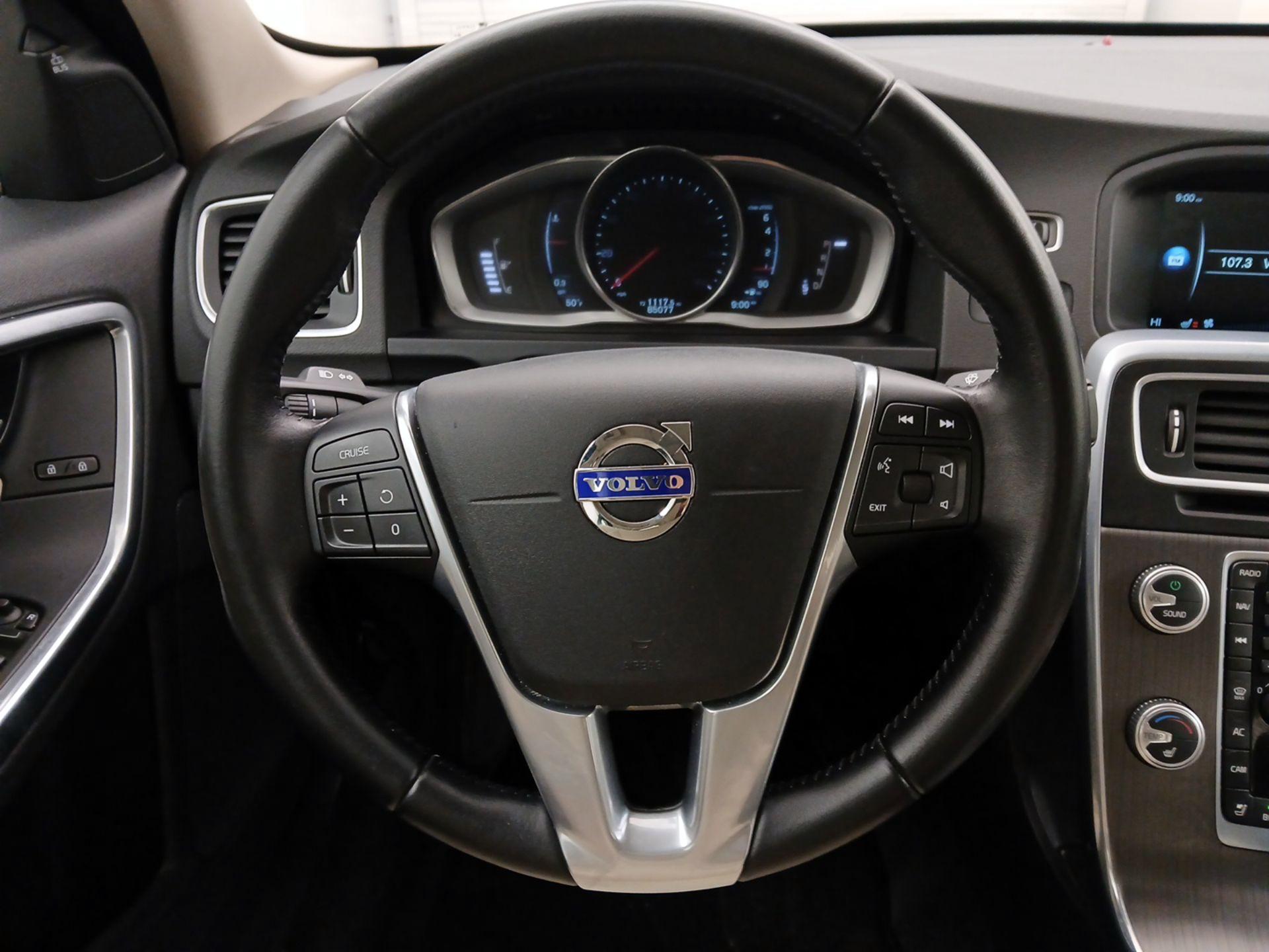 Thumbnail: 2016 Volvo S60 - 10