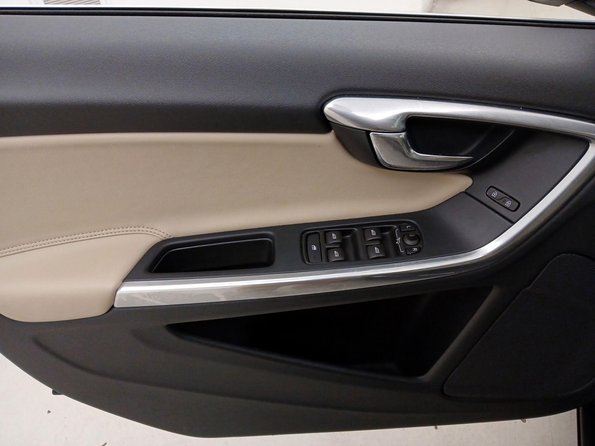 Thumbnail: 2016 Volvo S60 - 12