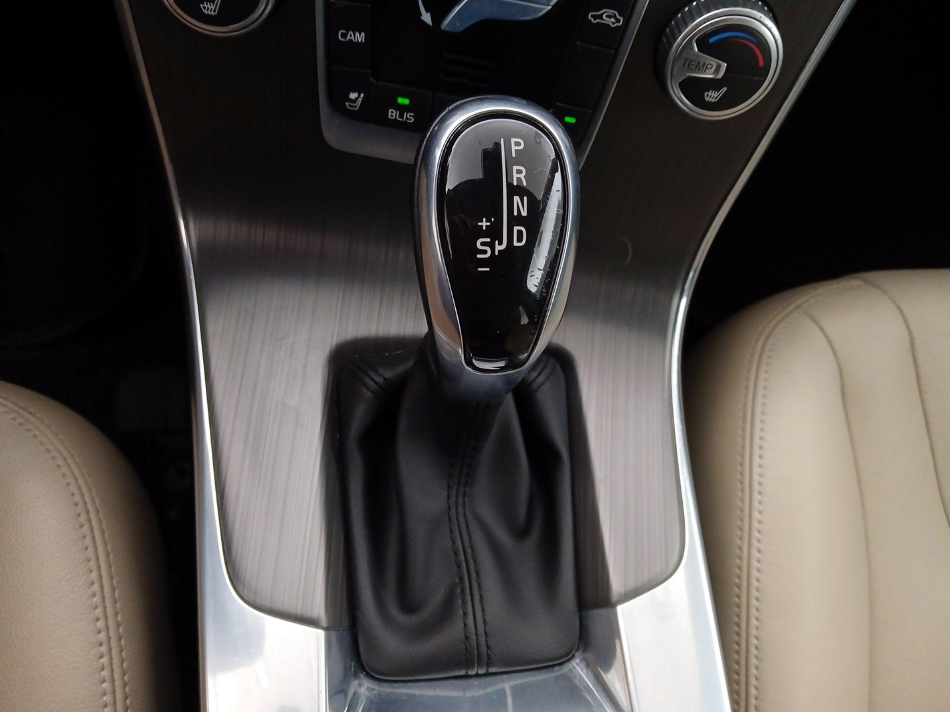 Thumbnail: 2016 Volvo S60 - 17