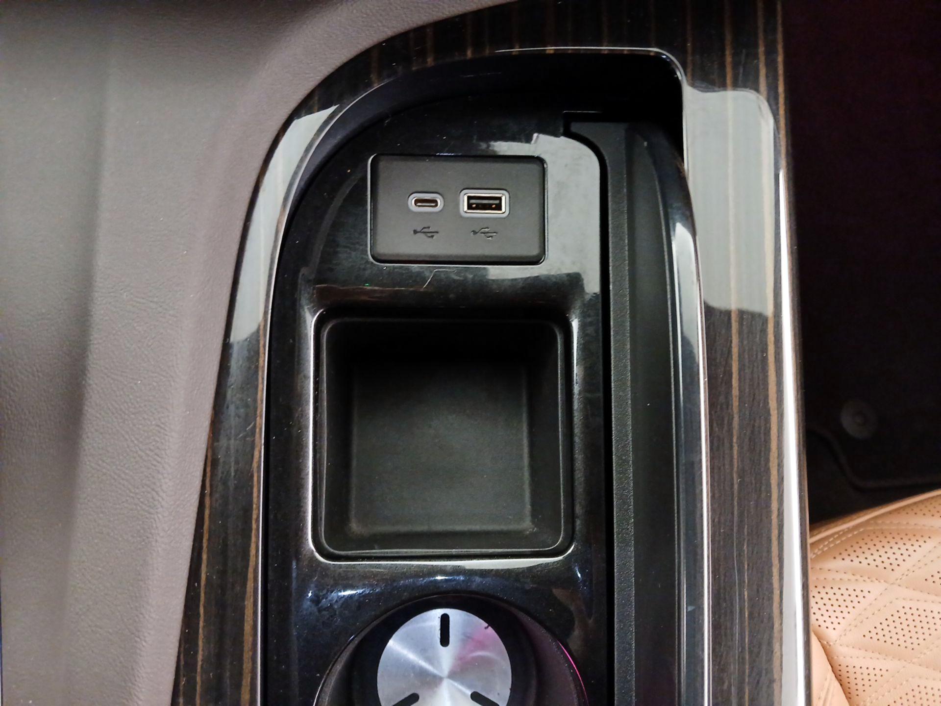 Thumbnail: 2022 Cadillac Escalade - 19