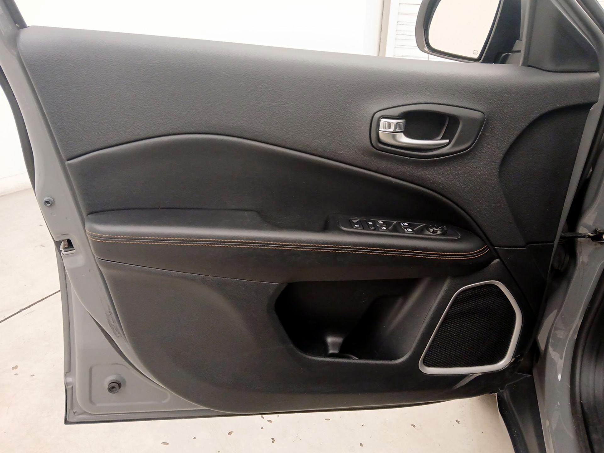 Thumbnail: 2019 Jeep Compass - 12