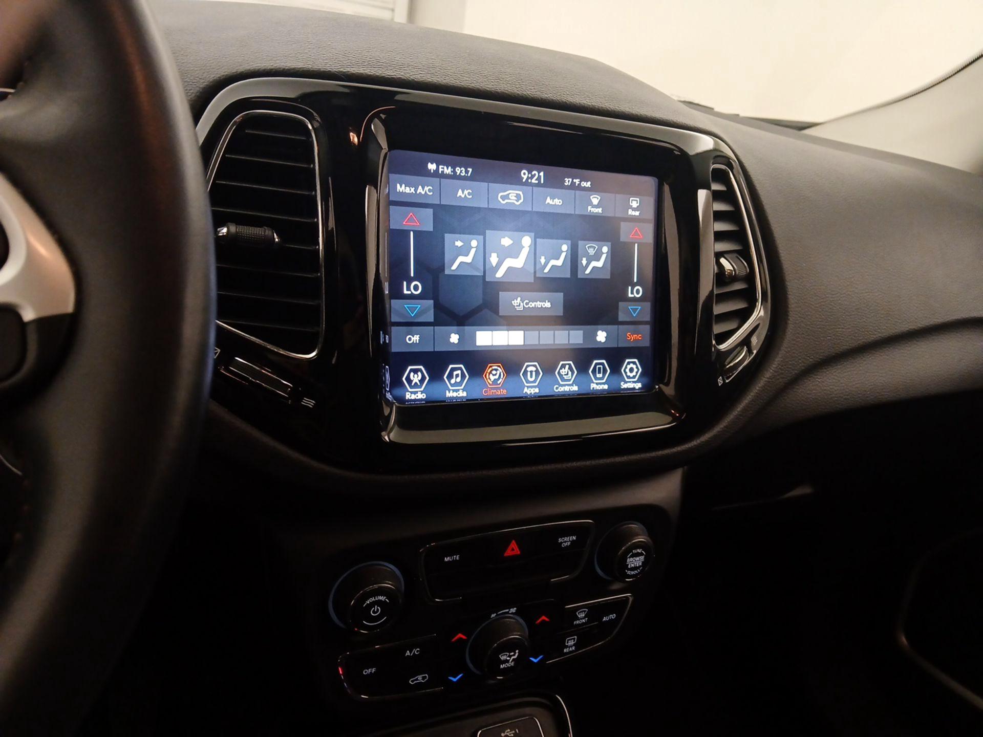 Thumbnail: 2019 Jeep Compass - 16