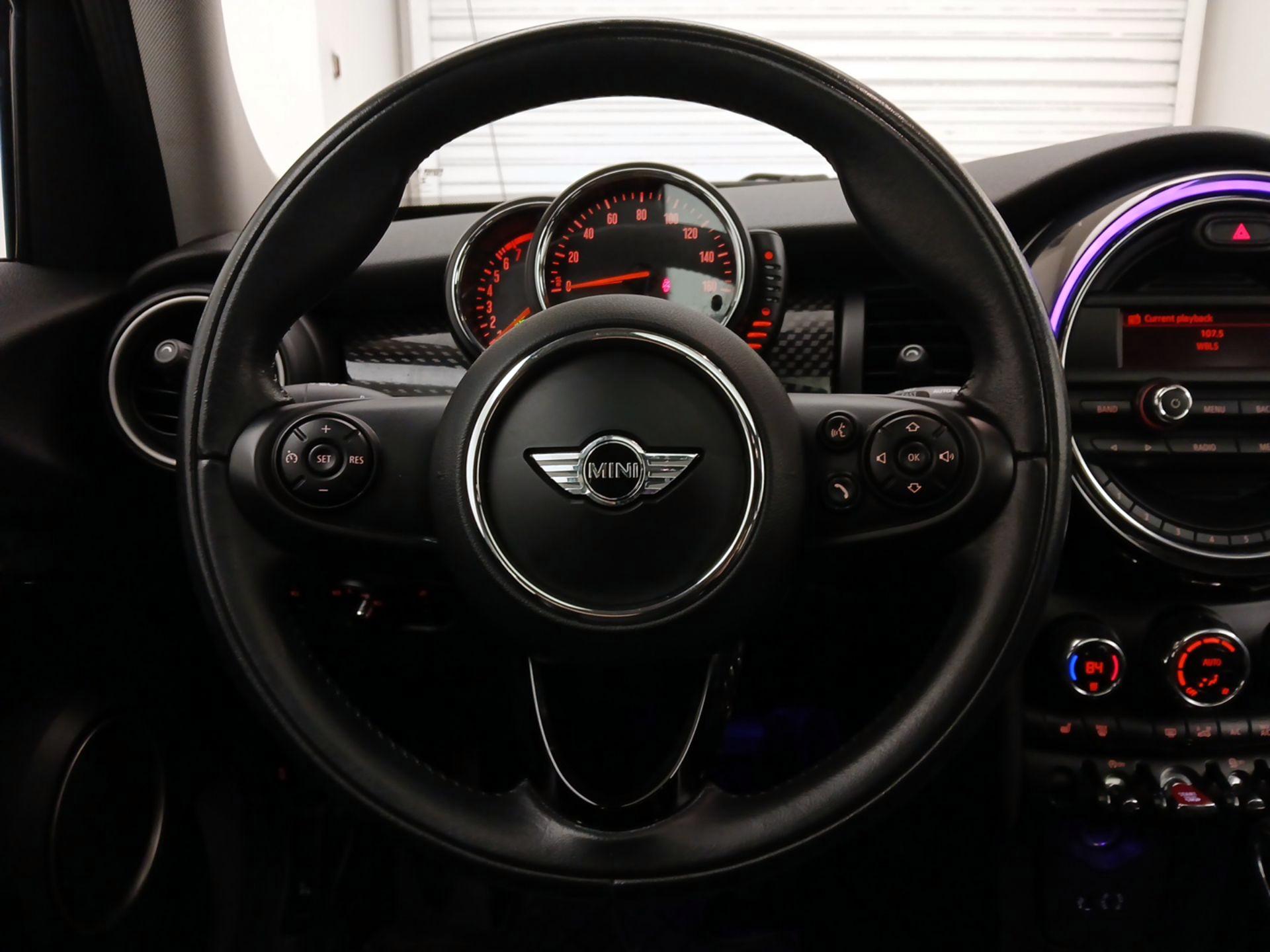 Thumbnail: 2015 MINI Cooper Hardtop - 10