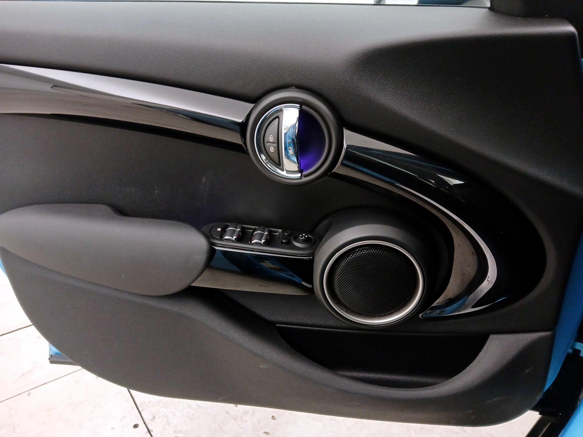 Thumbnail: 2015 MINI Cooper Hardtop - 12