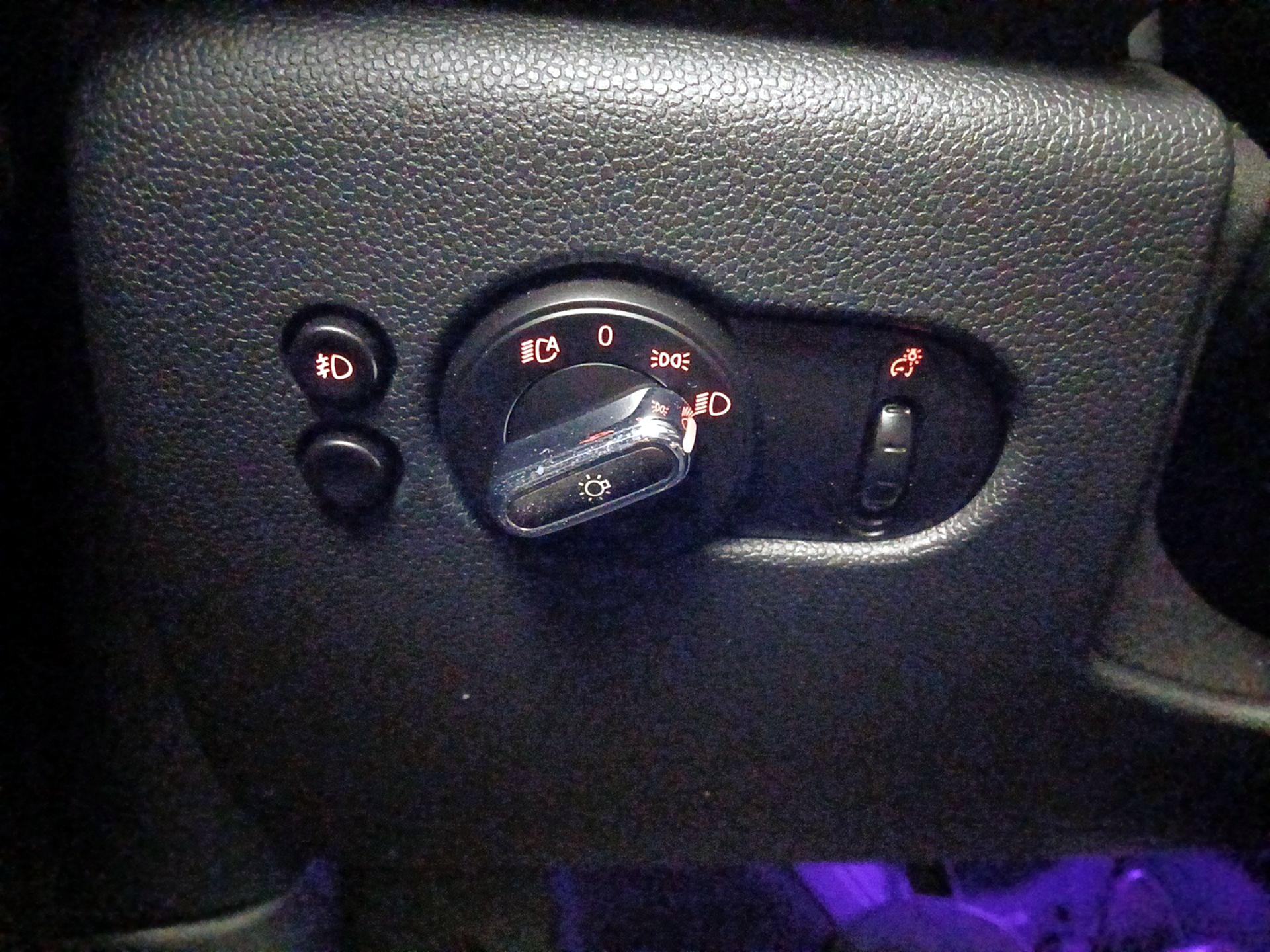 Thumbnail: 2015 MINI Cooper Hardtop - 13