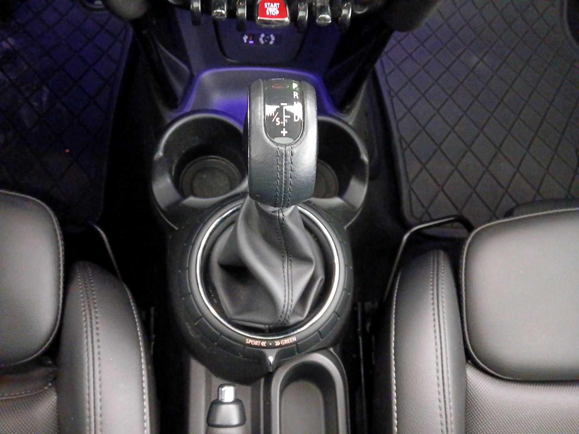 Thumbnail: 2015 MINI Cooper Hardtop - 16