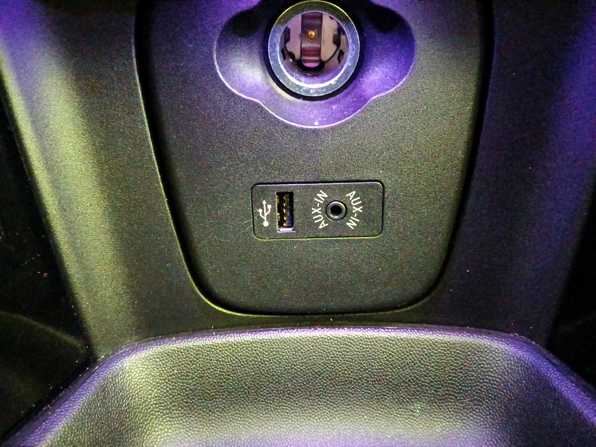 Thumbnail: 2015 MINI Cooper Hardtop - 17