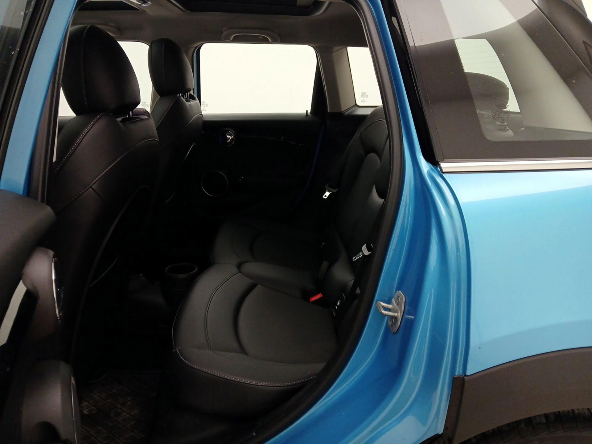 Thumbnail: 2015 MINI Cooper Hardtop - 19