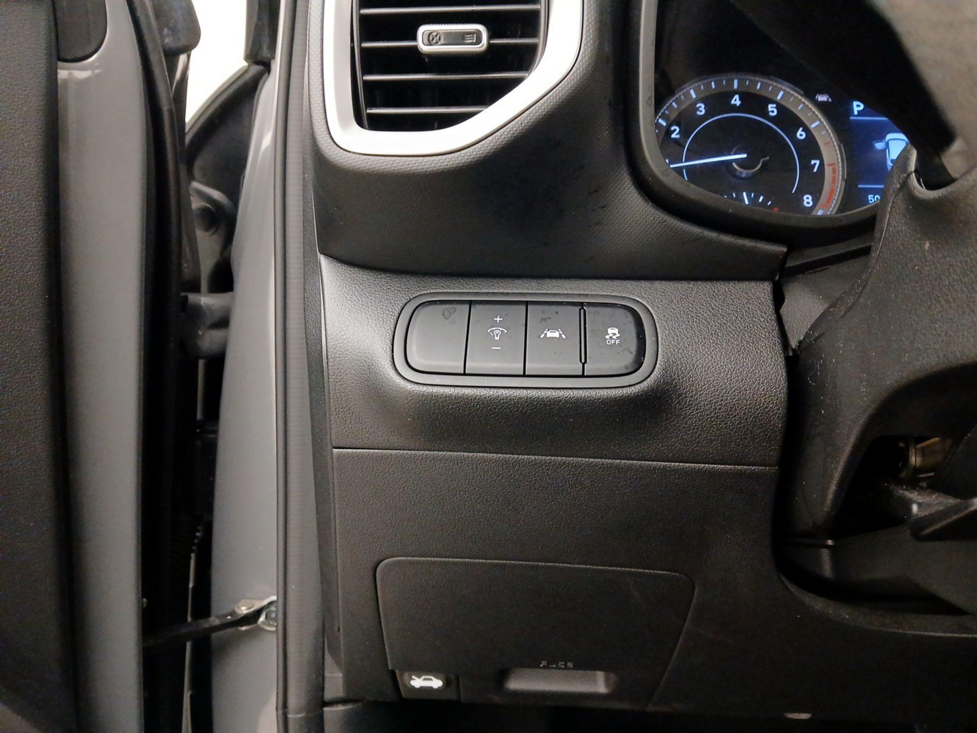 Thumbnail: 2022 Hyundai Venue - 13