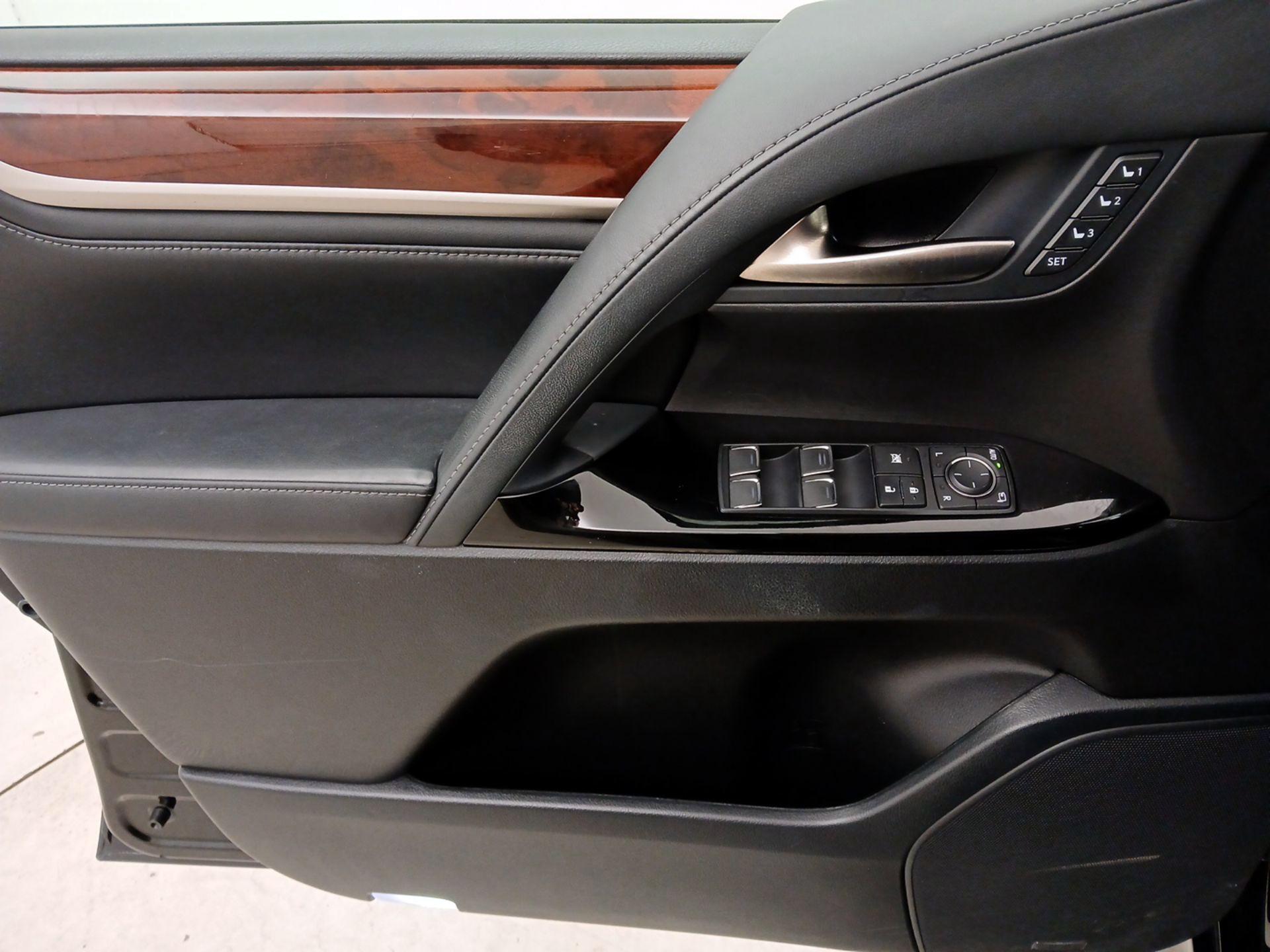 Thumbnail: 2021 Lexus LX - 12