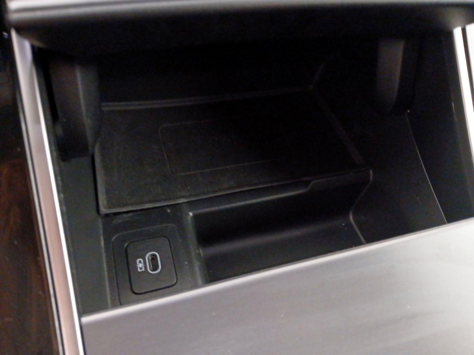 Thumbnail: 2024 Land Rover Range Rover Velar - 19