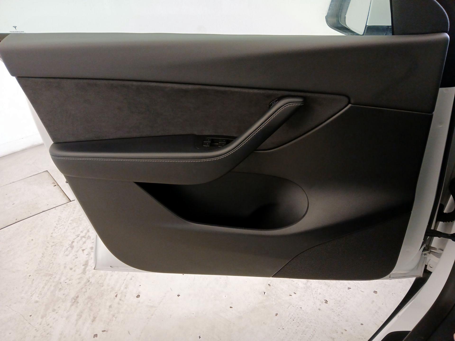 Thumbnail: 2021 Tesla Model Y - 12