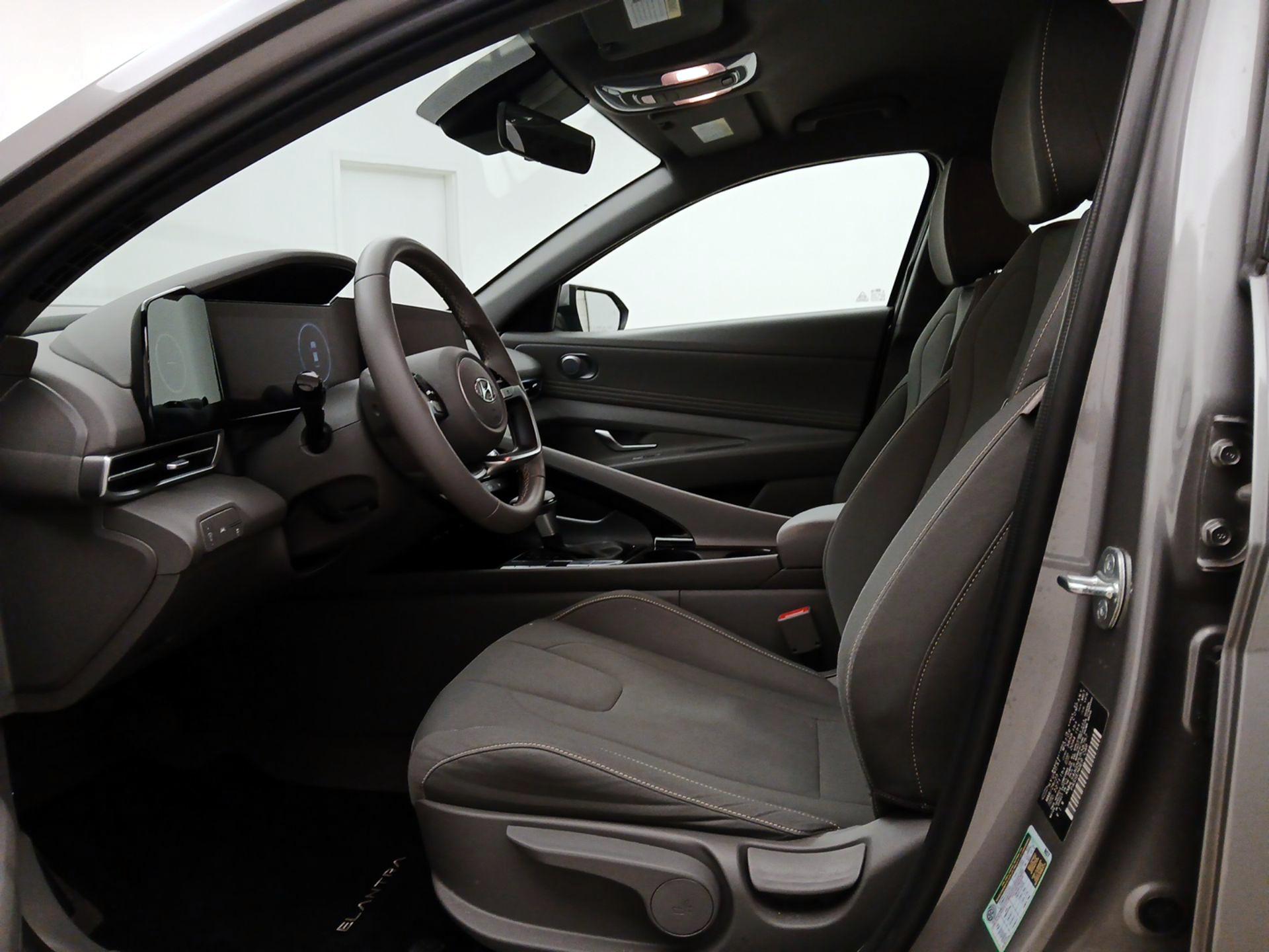 Thumbnail: 2023 Hyundai Elantra - 11