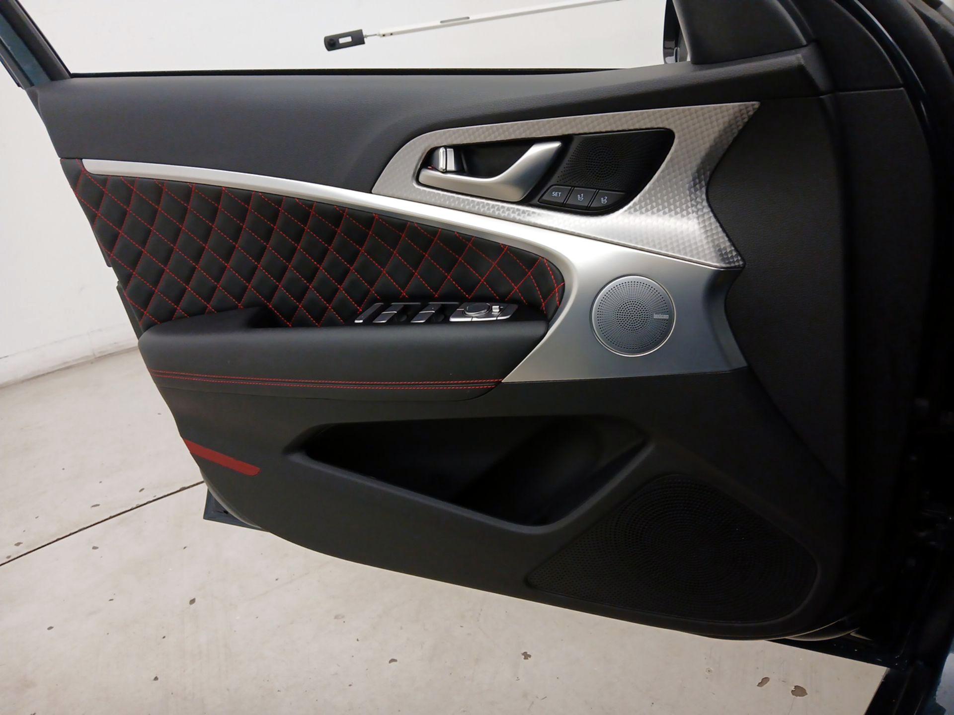 Thumbnail: 2023 Genesis G70 - 12