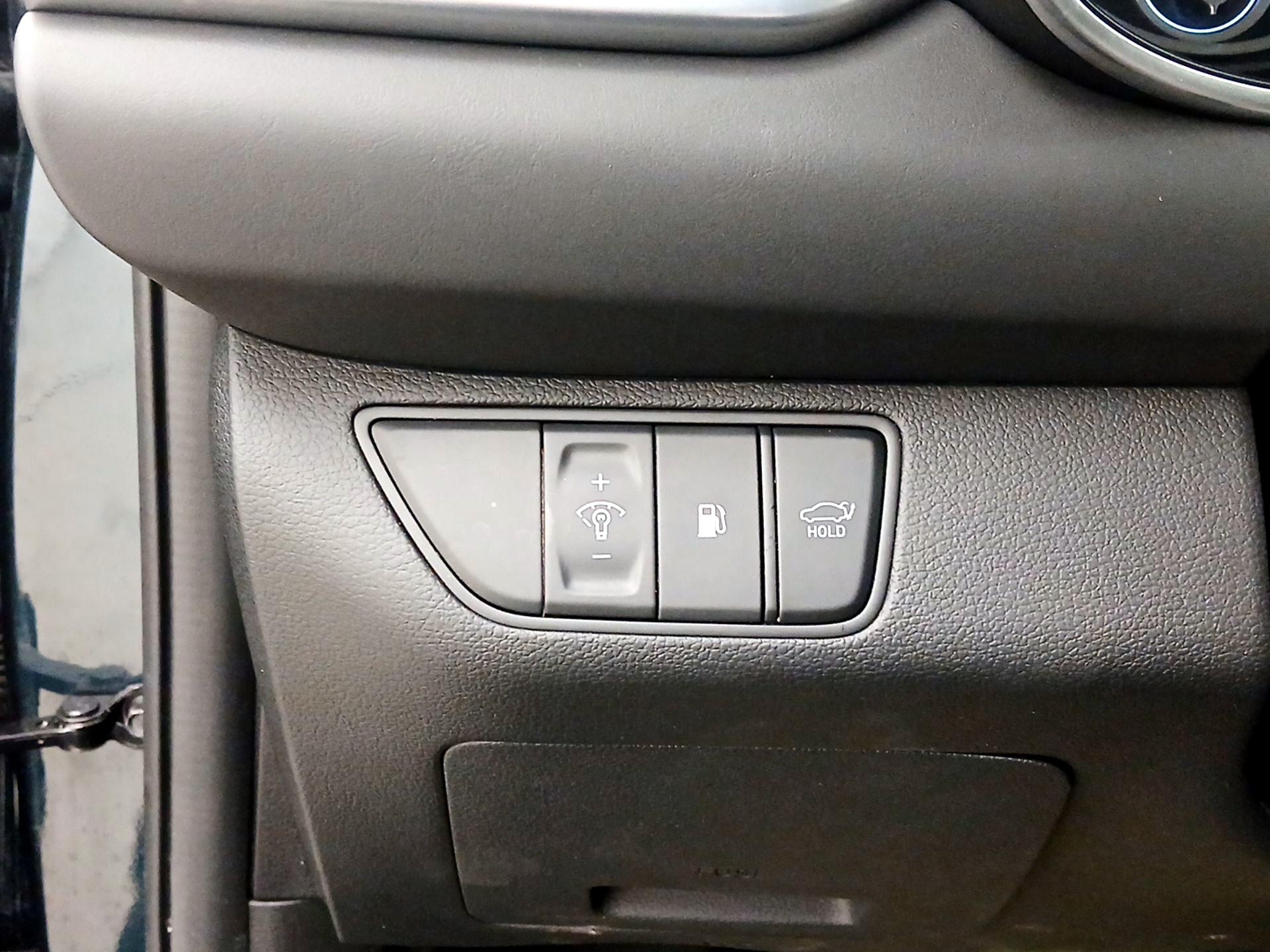 Thumbnail: 2023 Genesis G70 - 13