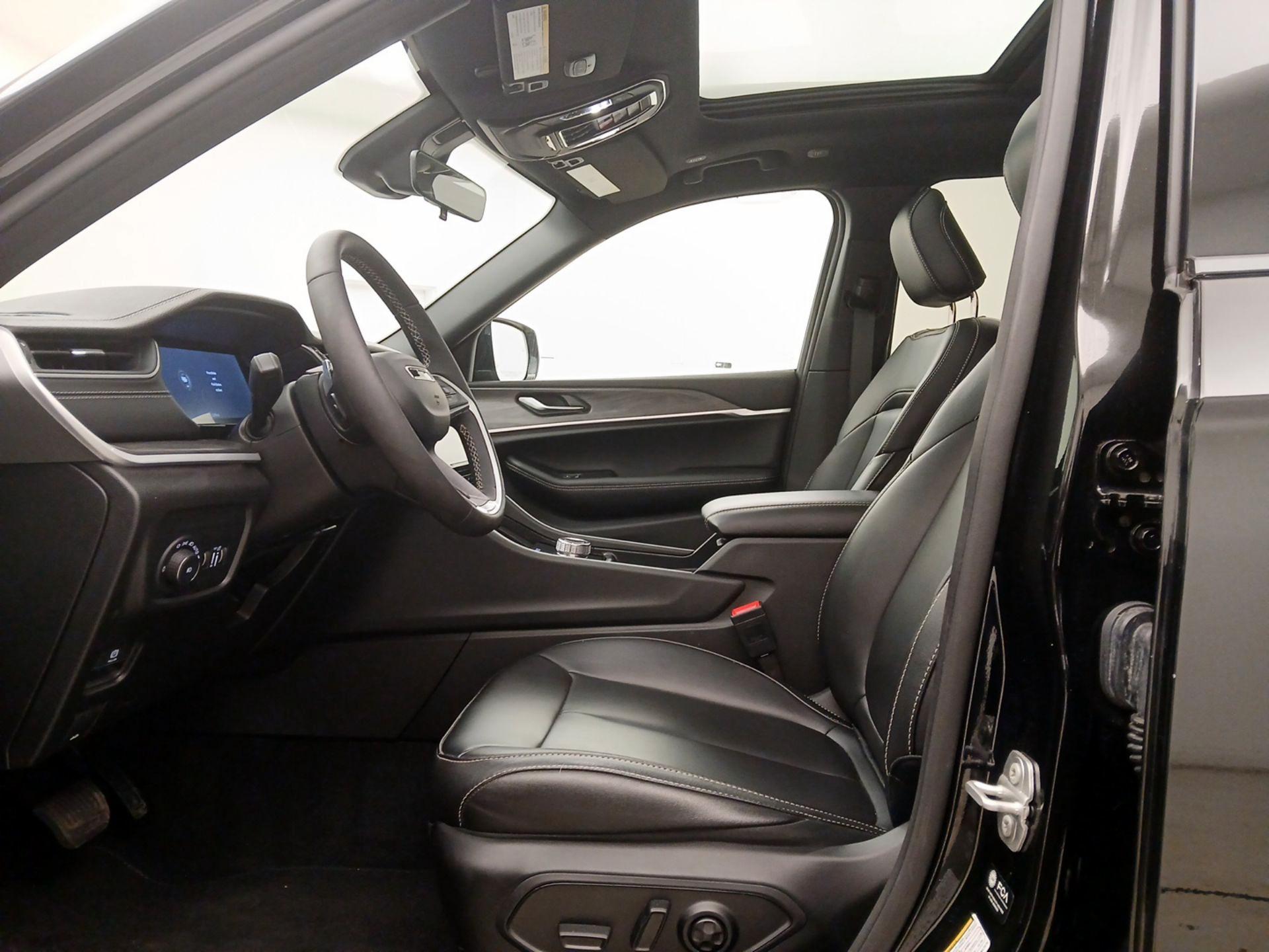 Thumbnail: 2025 Jeep Grand Cherokee - 11