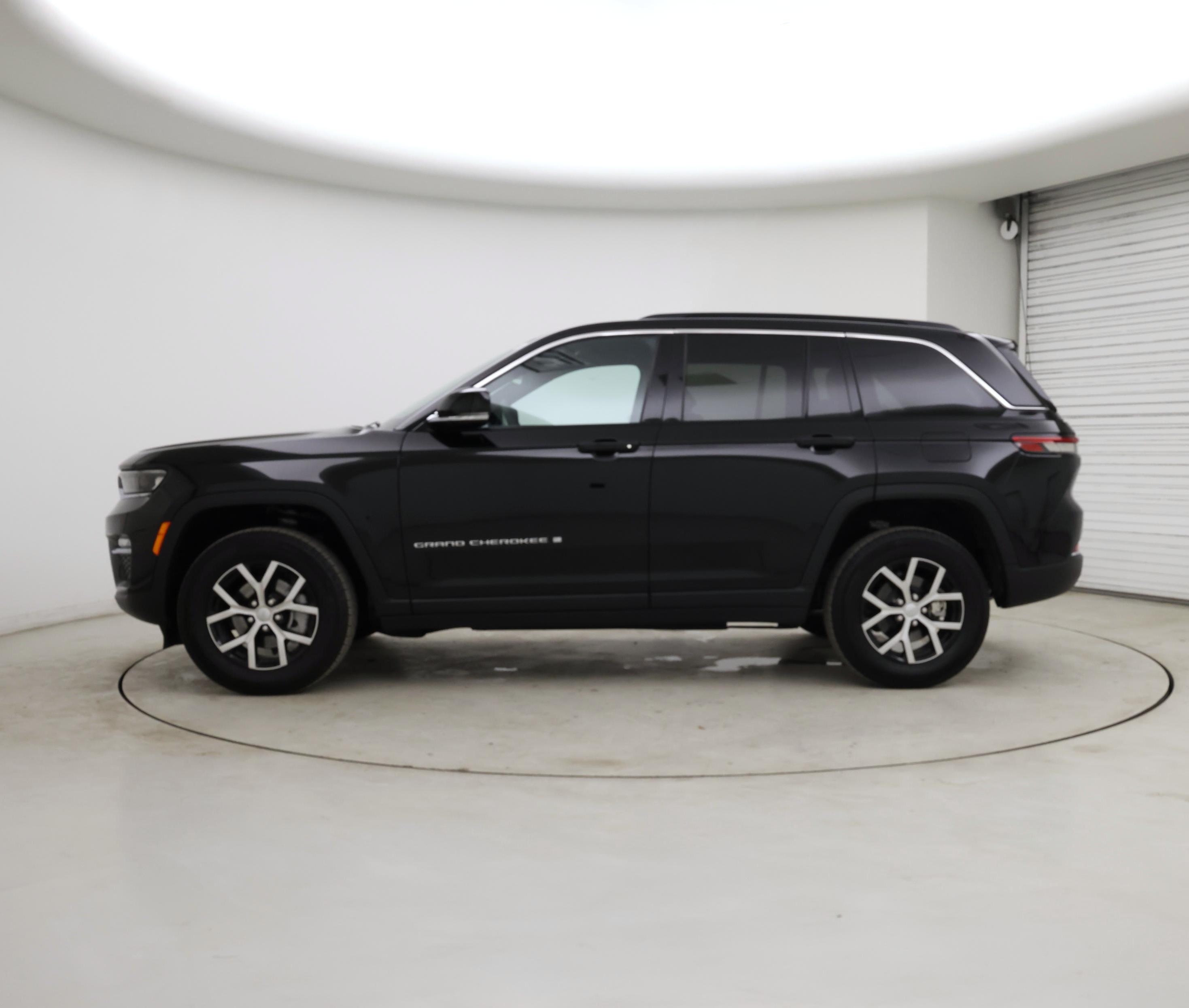 Thumbnail: 2025 Jeep Grand Cherokee - 3