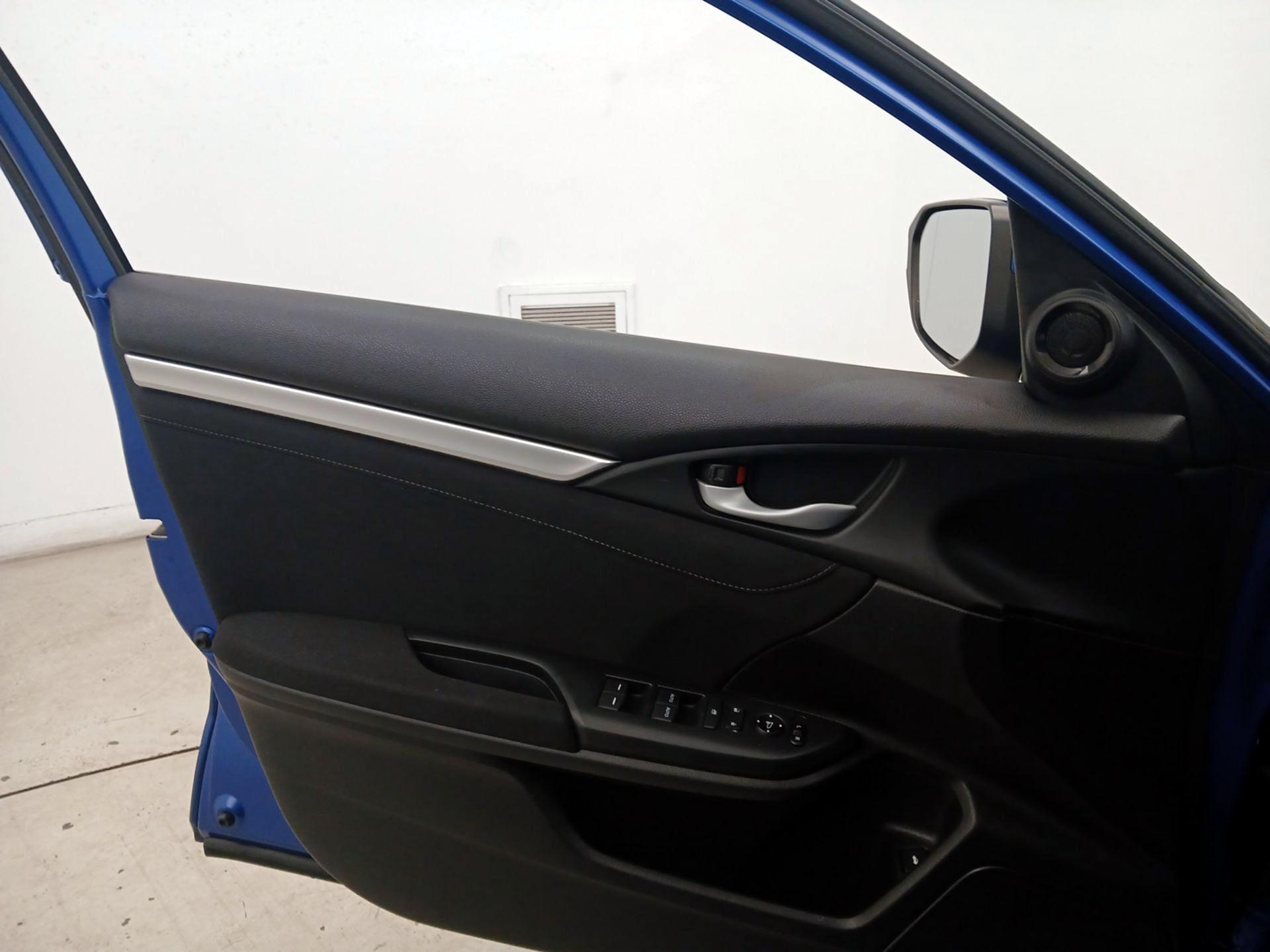 Thumbnail: 2016 Honda Civic - 12