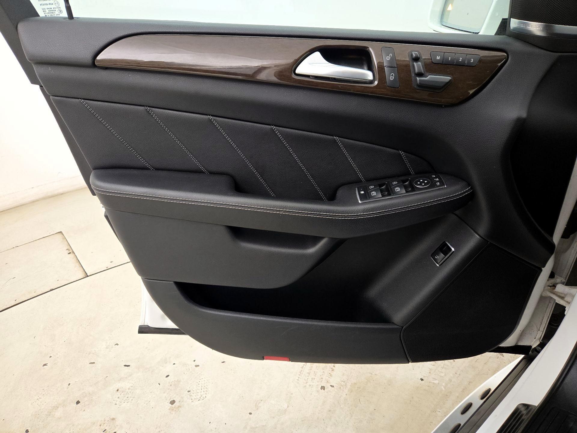 Thumbnail: 2015 Mercedes-Benz GL-Class - 12