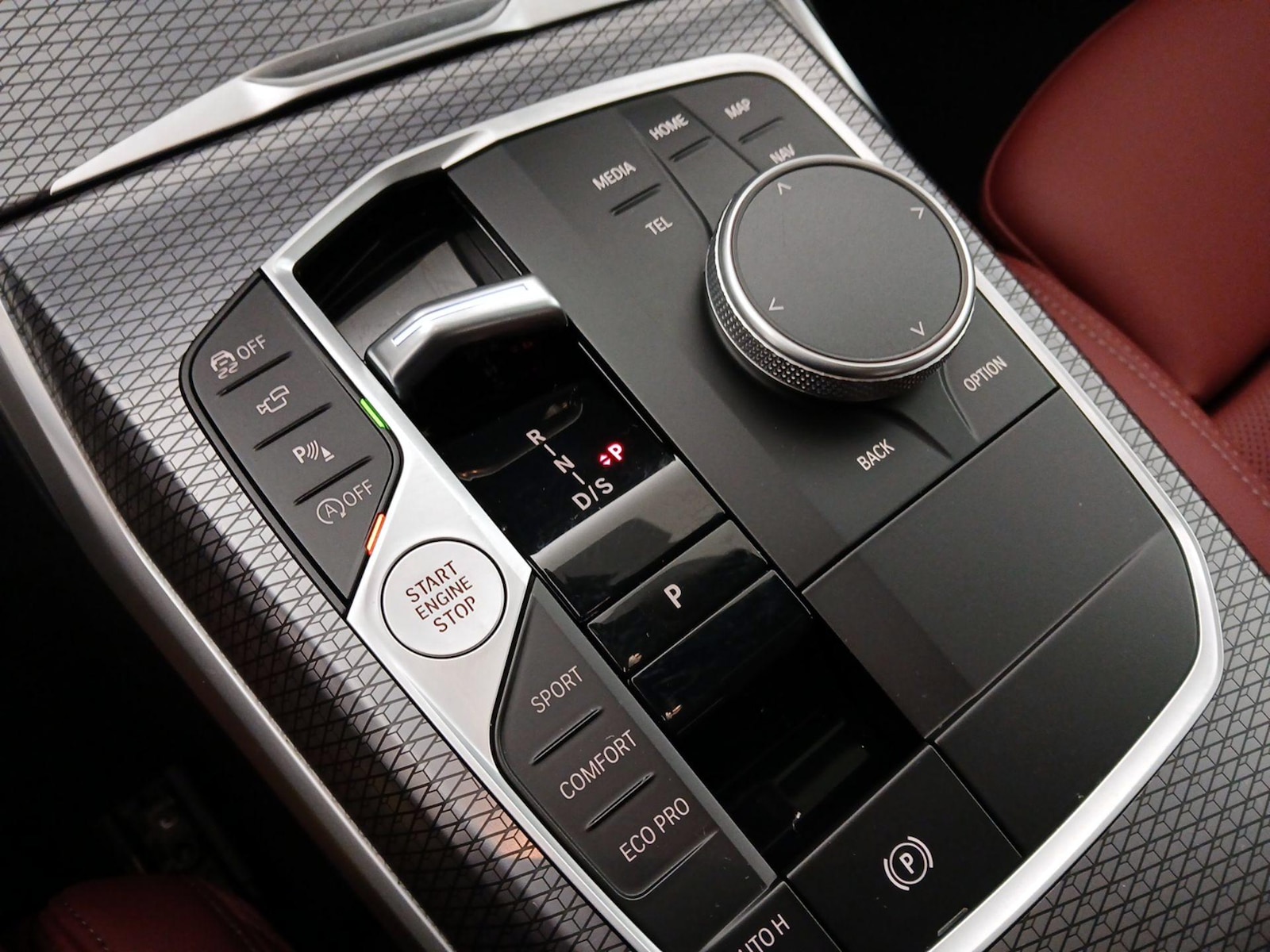 2025 BMW 3 Series 330i - Photo 19
