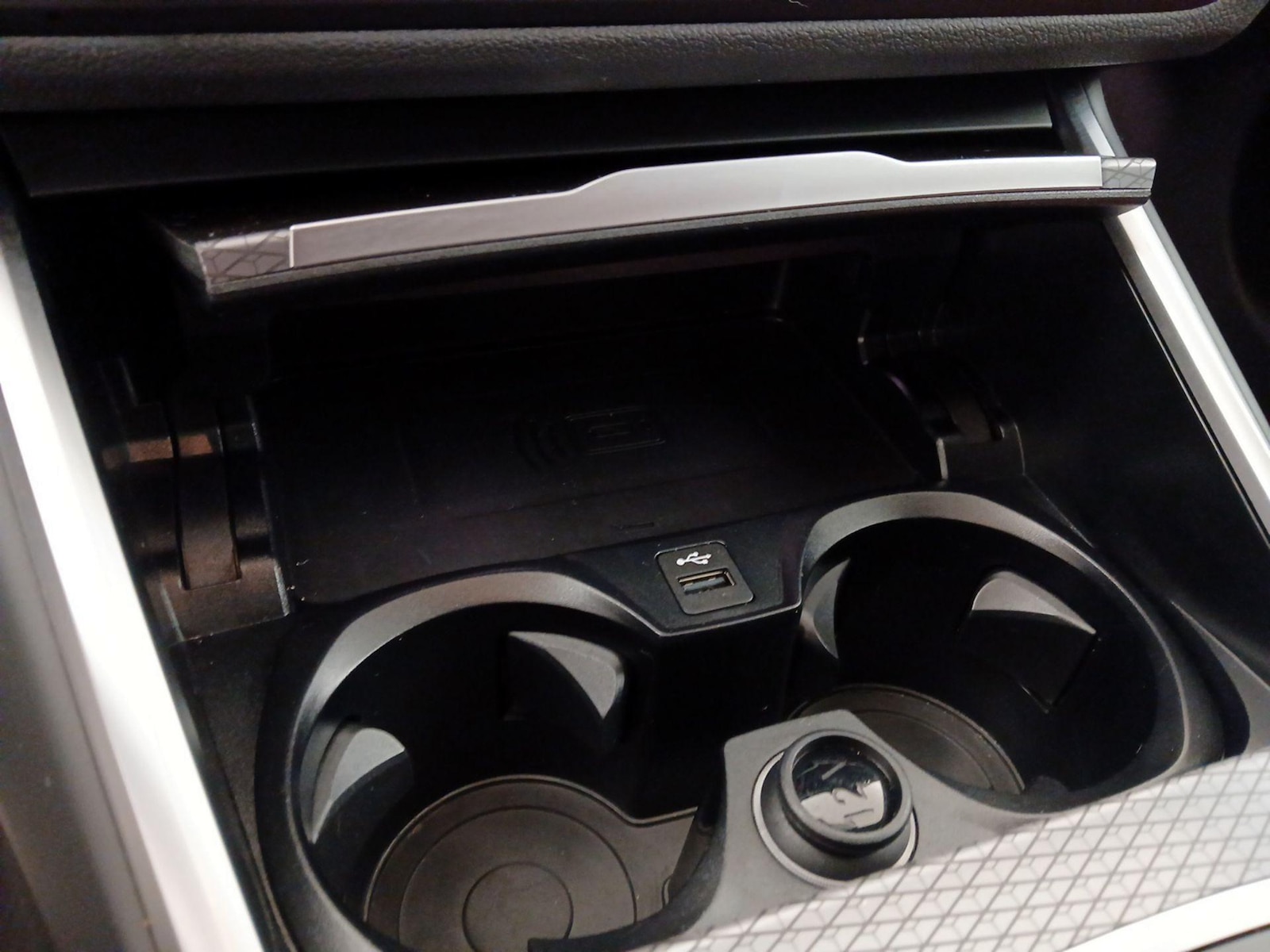 2025 BMW 3 Series 330i - Photo 20
